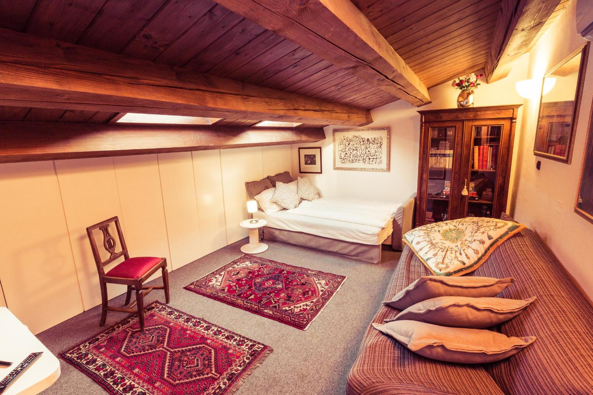Deluxe Room (2 Adults + 1 Child) photo 1