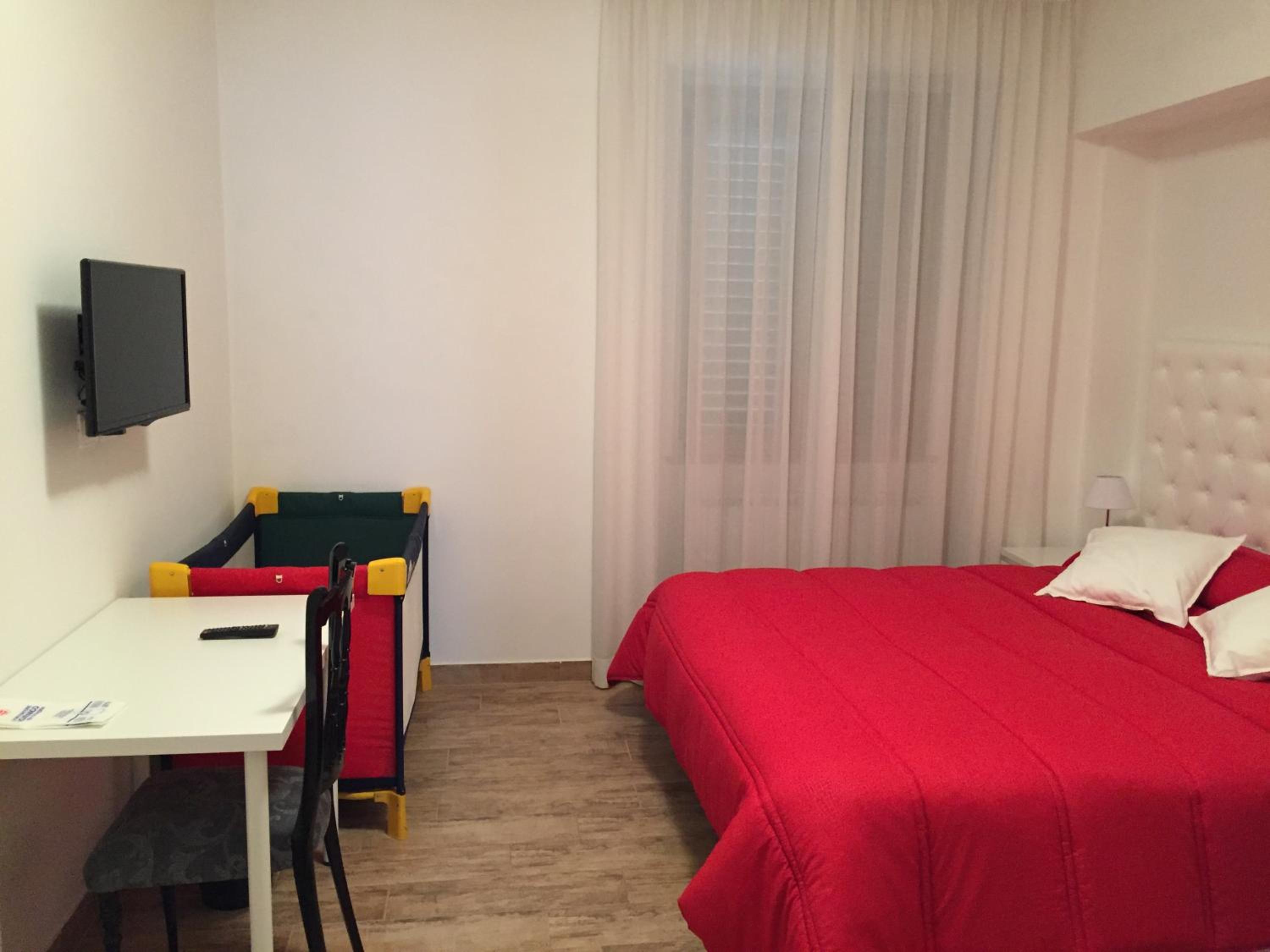 Deluxe Double or Twin Room - Photo 8