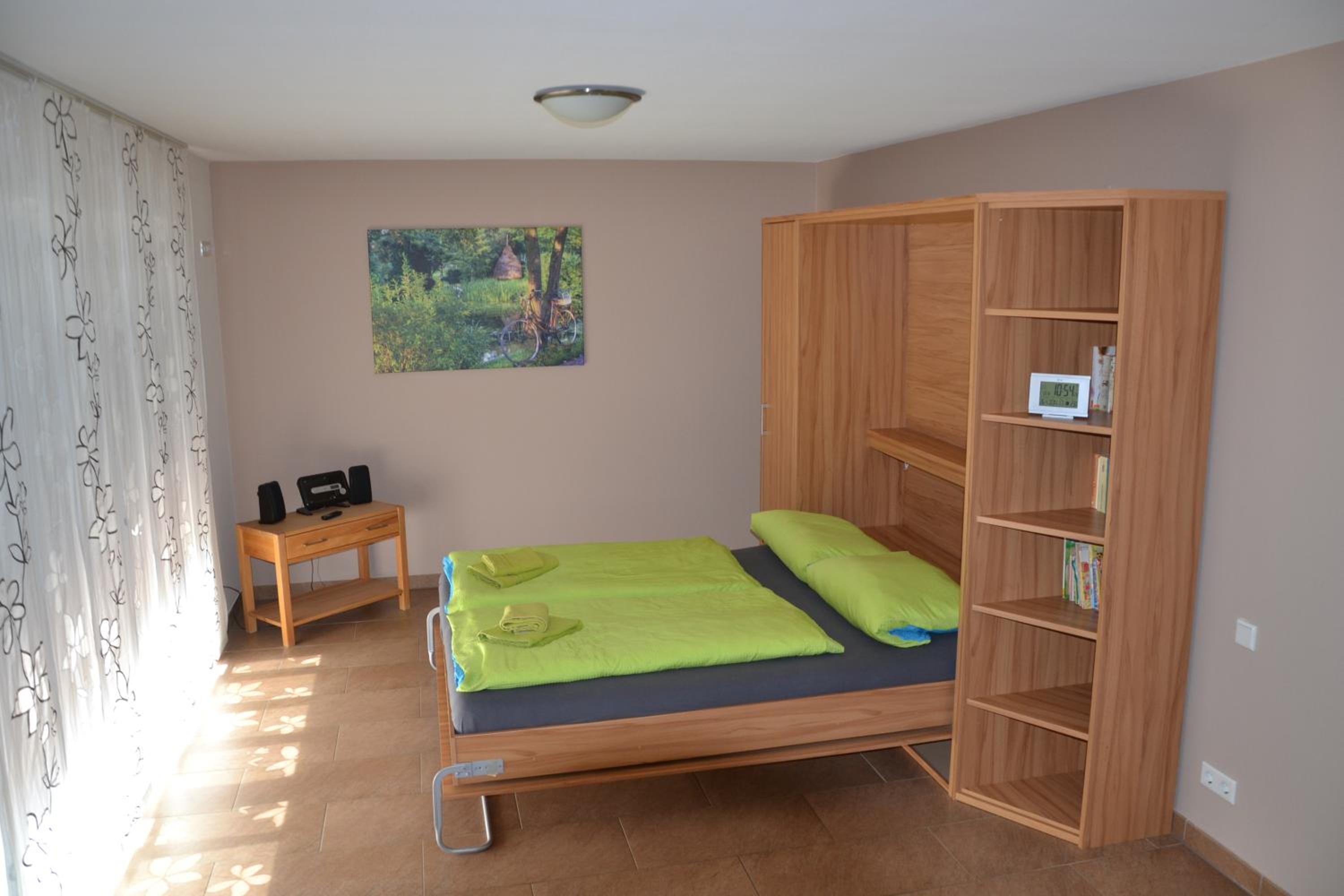 One-Bedroom Apartment photo 1