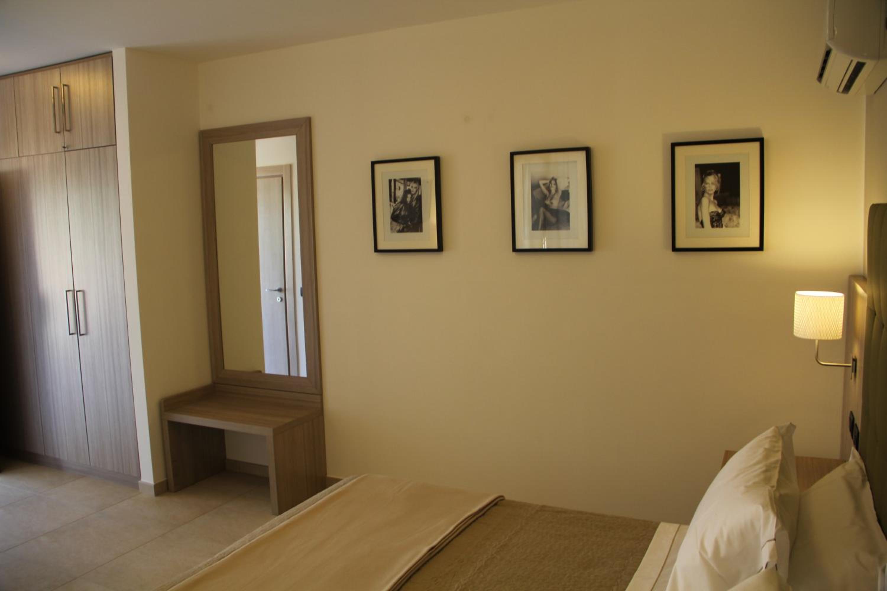 Deluxe Double or Twin Room with Pool View photo 3