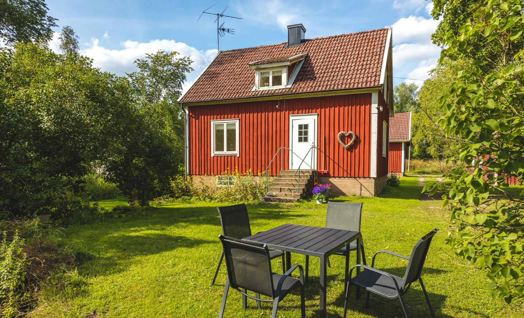 Two-Bedroom House photo 2