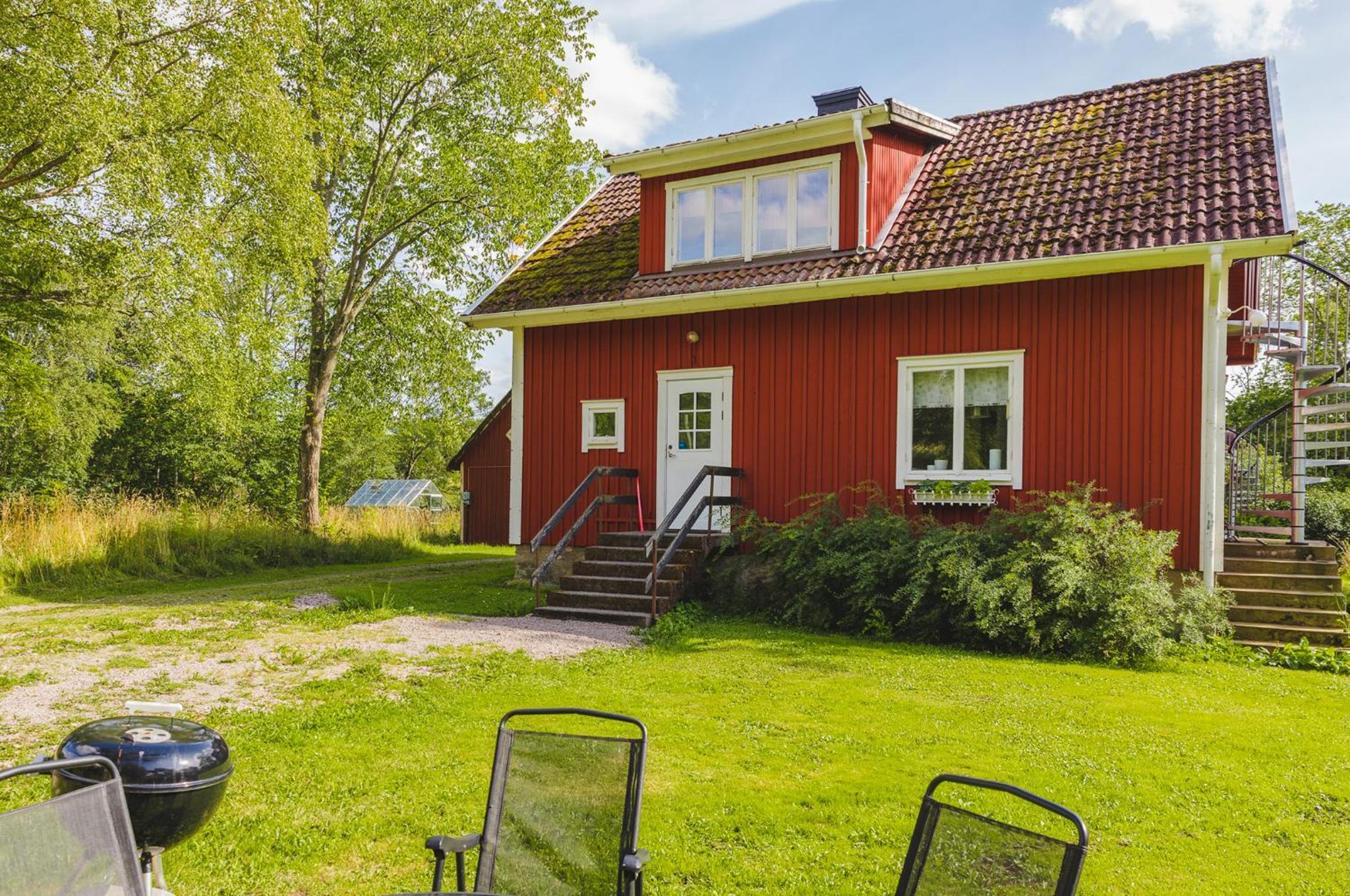 Two-Bedroom House photo 2