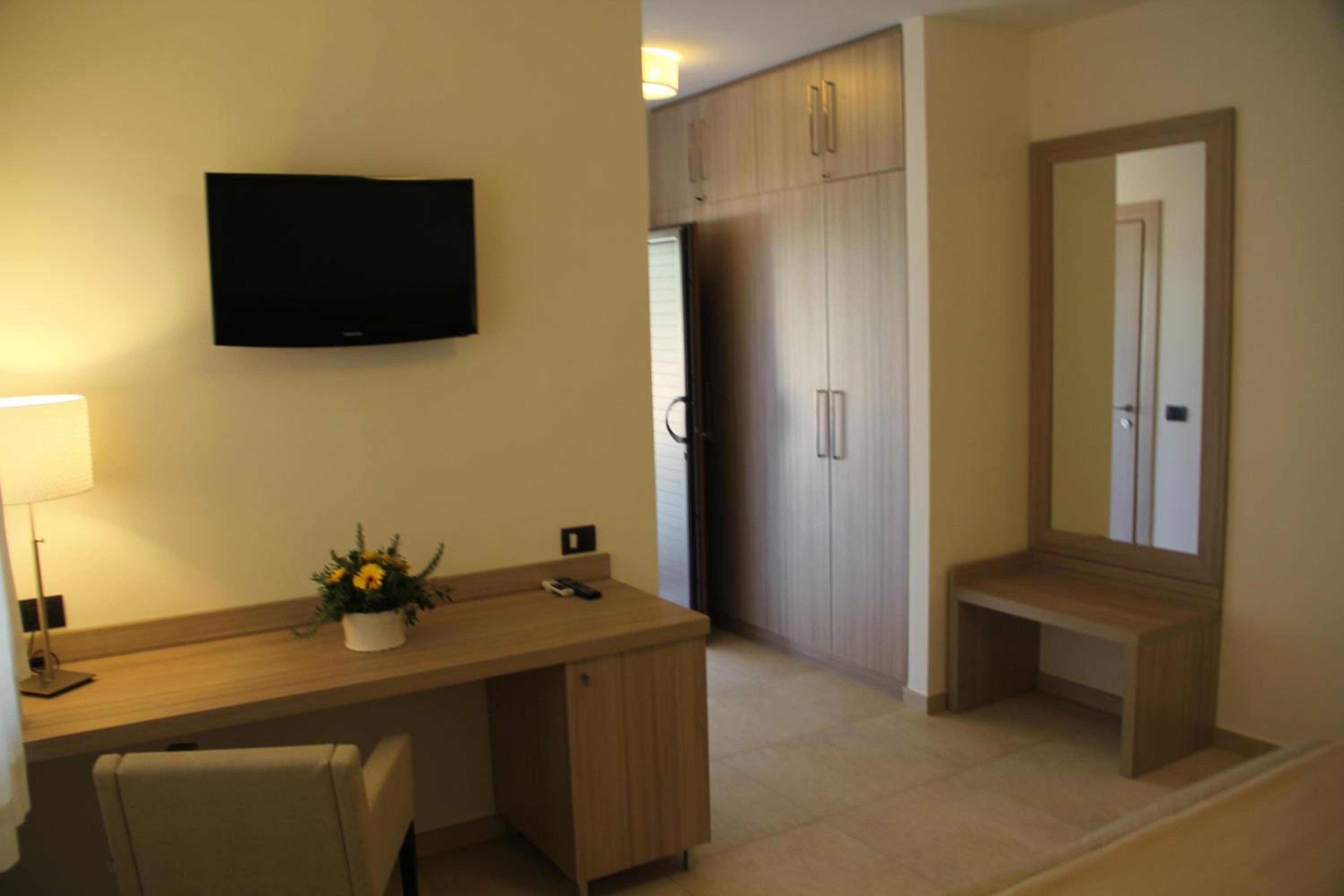 Deluxe Double or Twin Room with Garden View photo 2