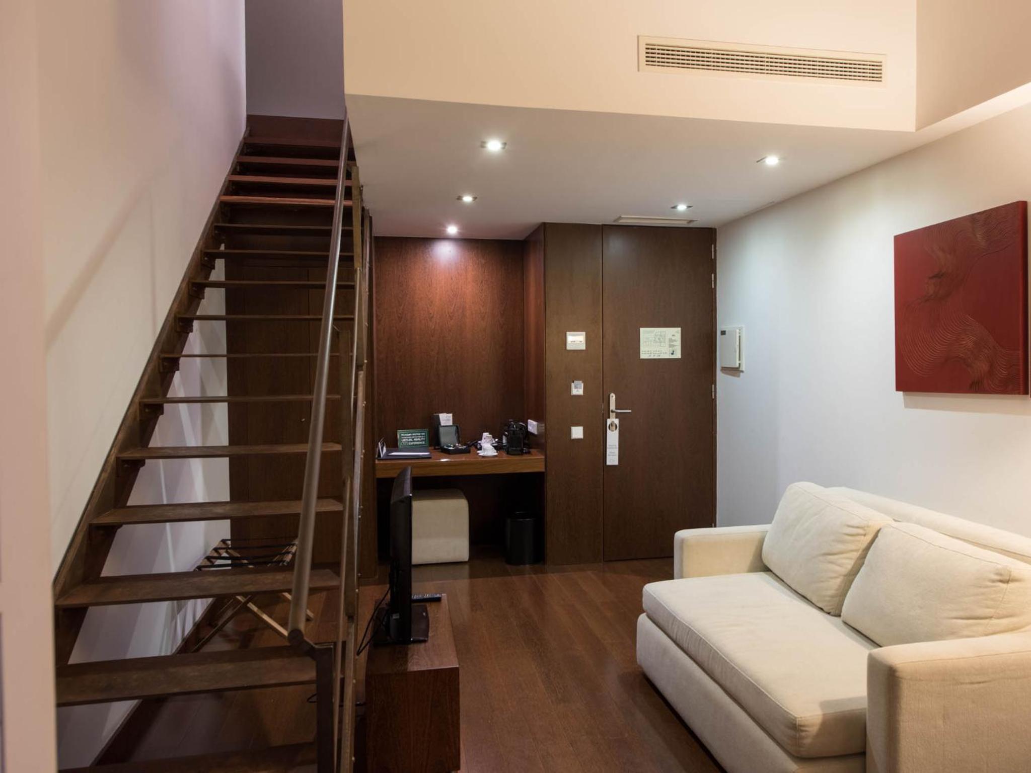 Duplex Suite - Photo 9