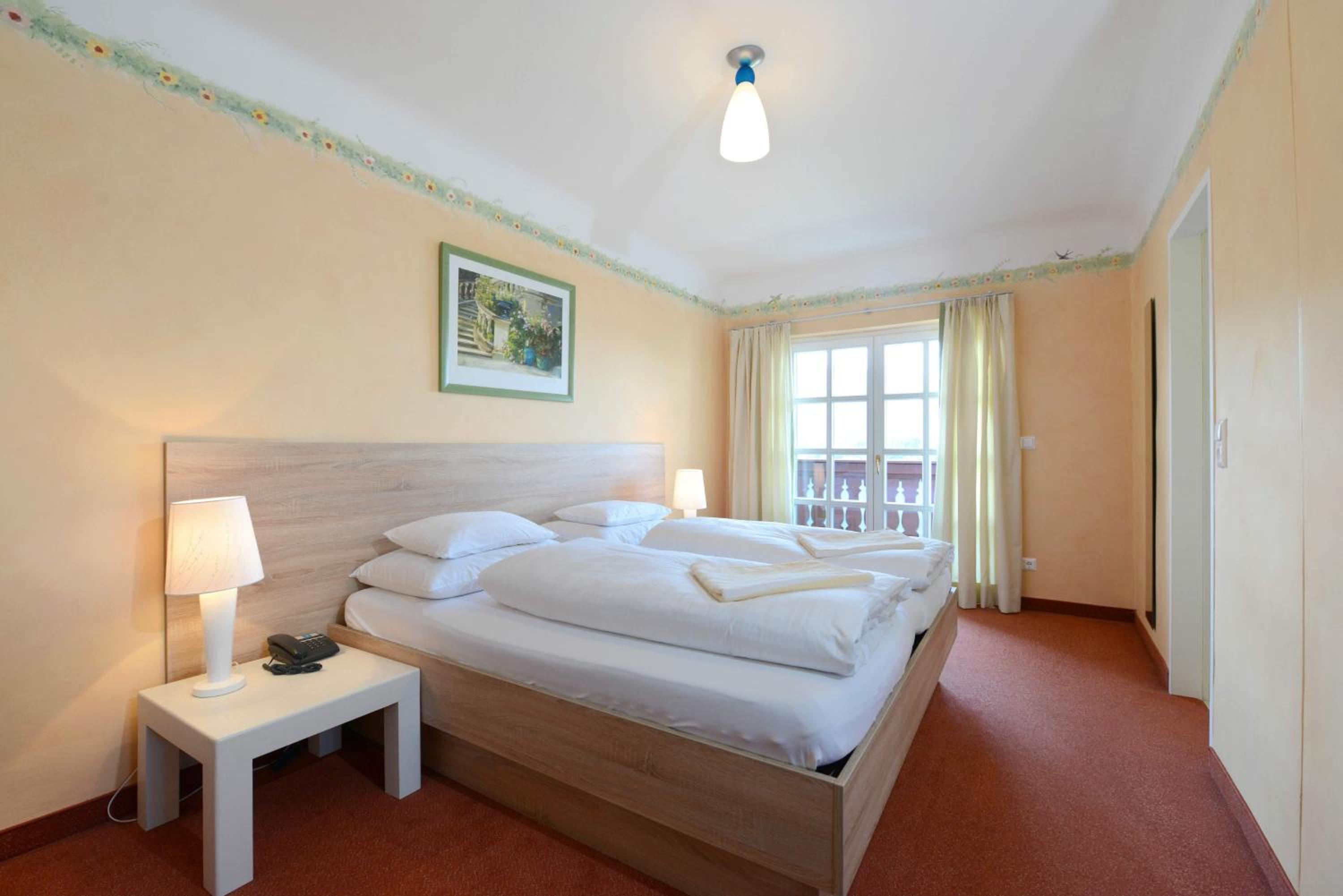 Large Double Room with Balcony and Lake View photo 1