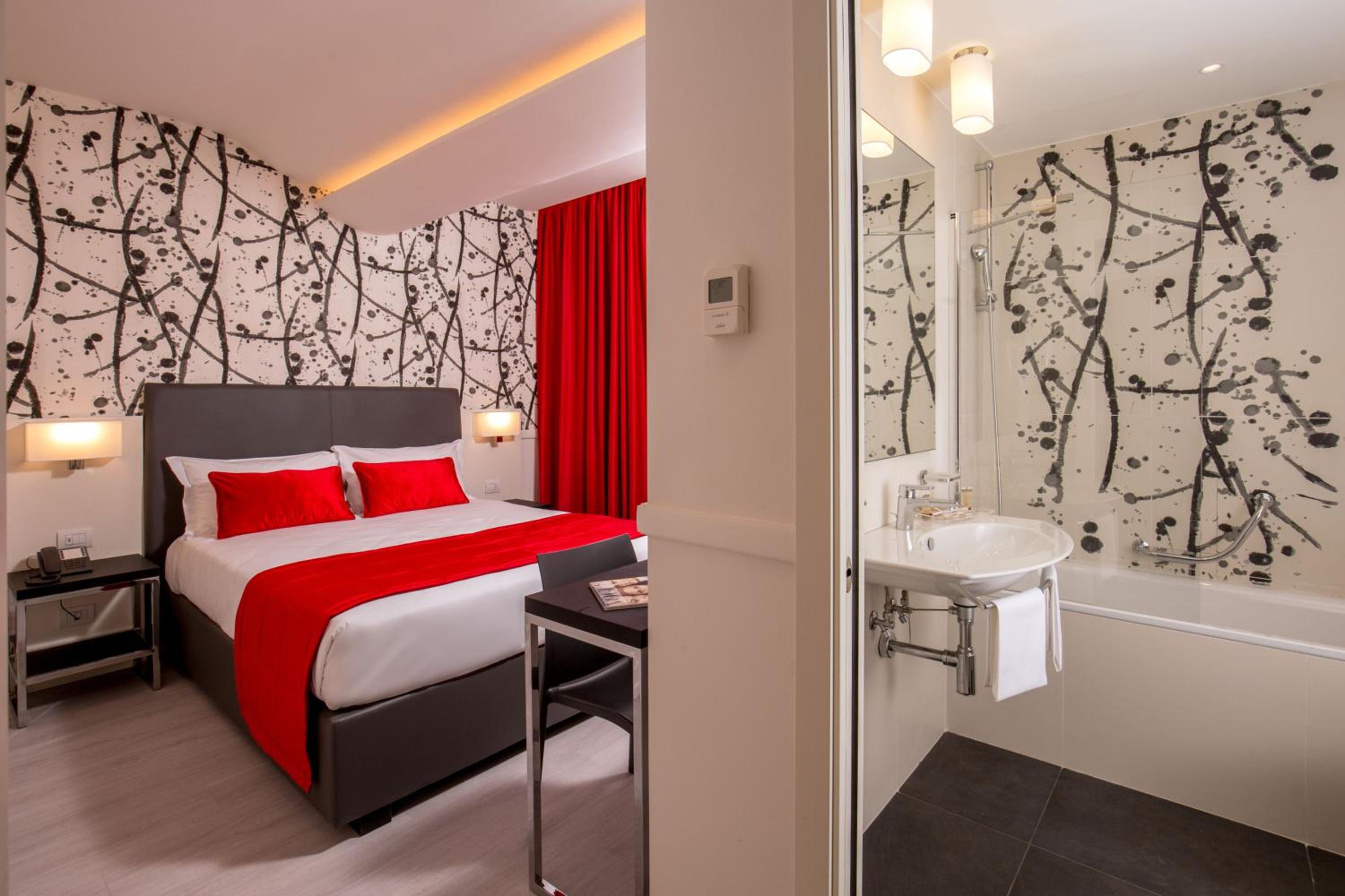 Single Room thumbnail 5