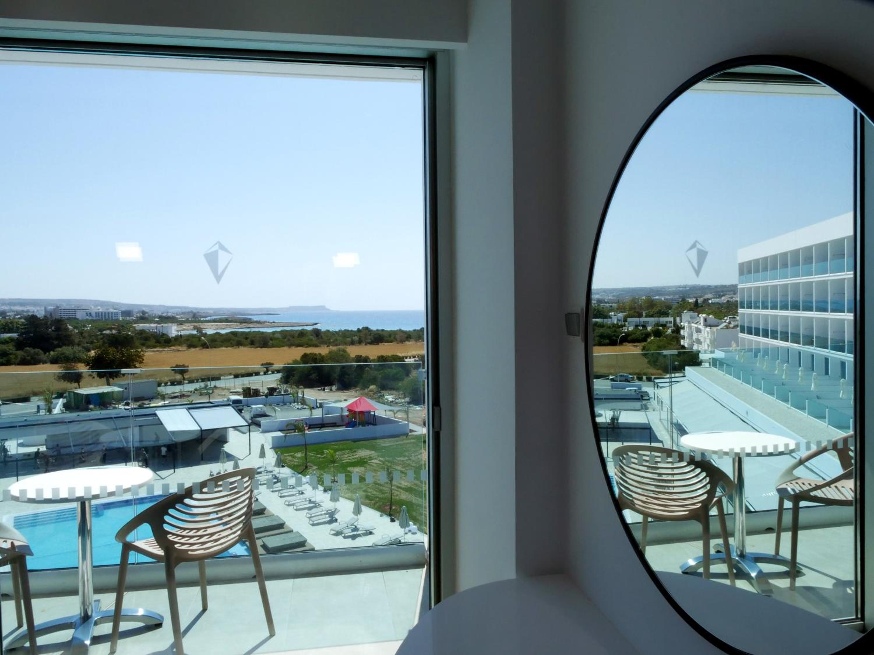 Superior Family Room with Sea View (2 Adults + 2 Children) photo 2
