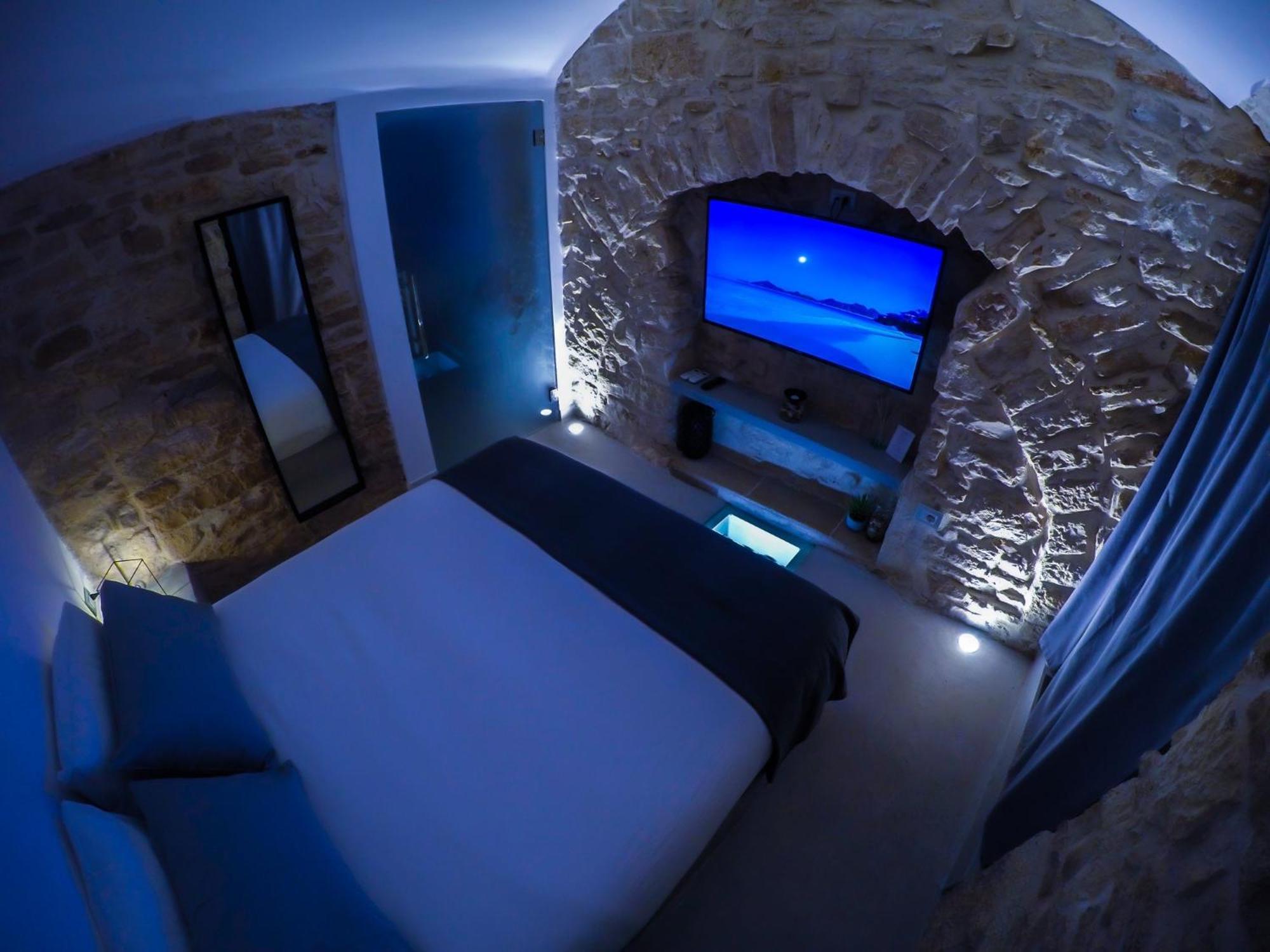Double Room with Spa Bath - Photo 4