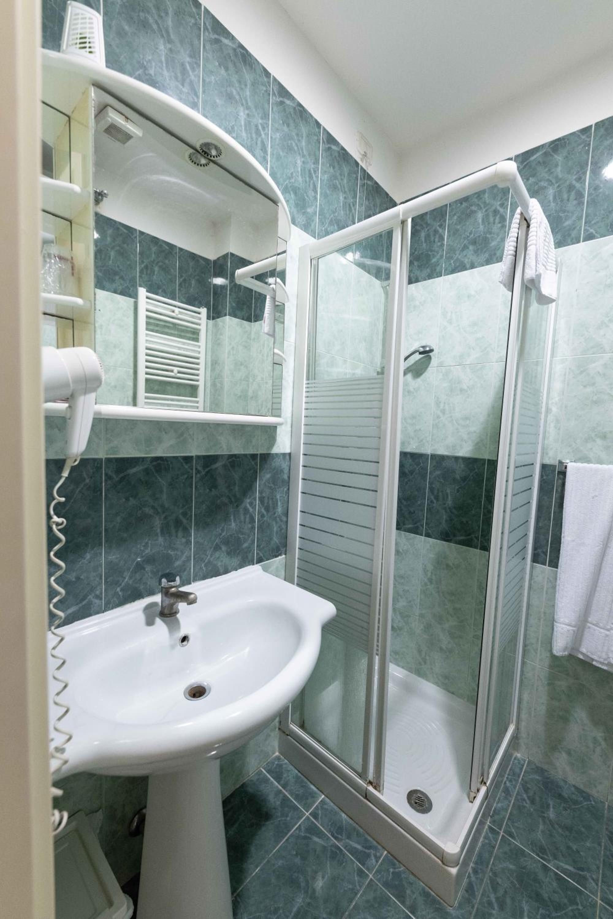 Double or Twin Room photo 2