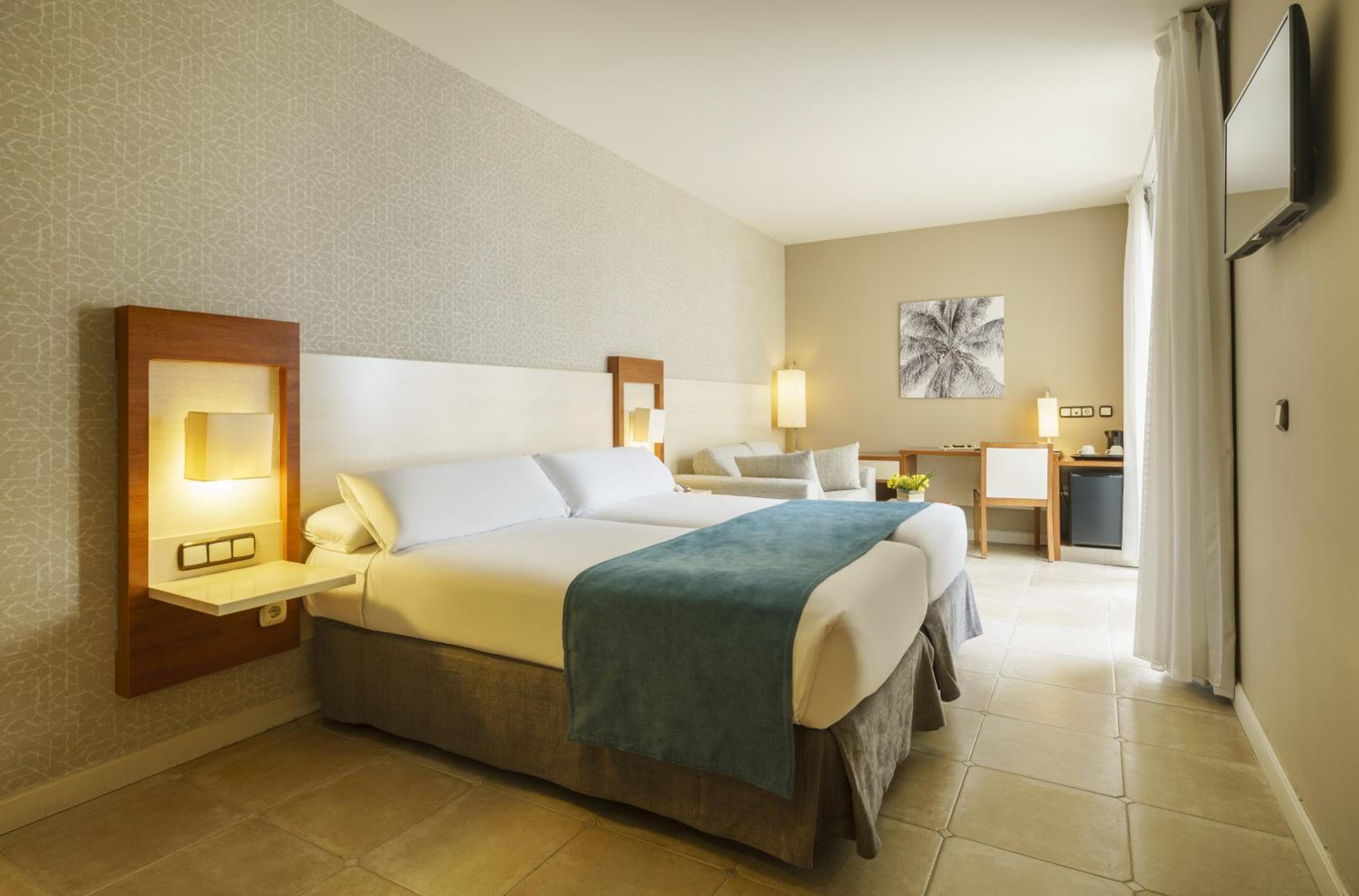 Double or Twin Room with Side Sea View - Photo 1