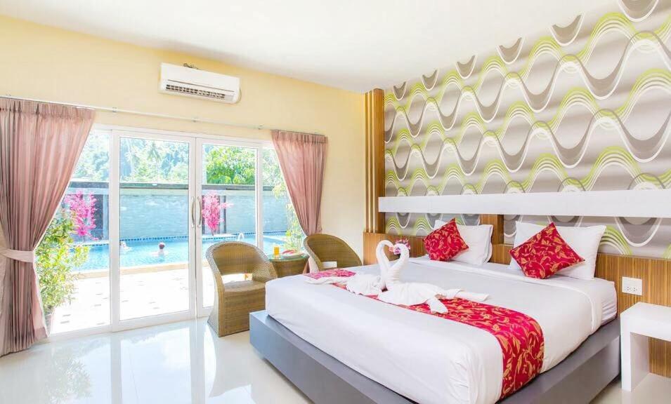Deluxe Double Room With Pool Access