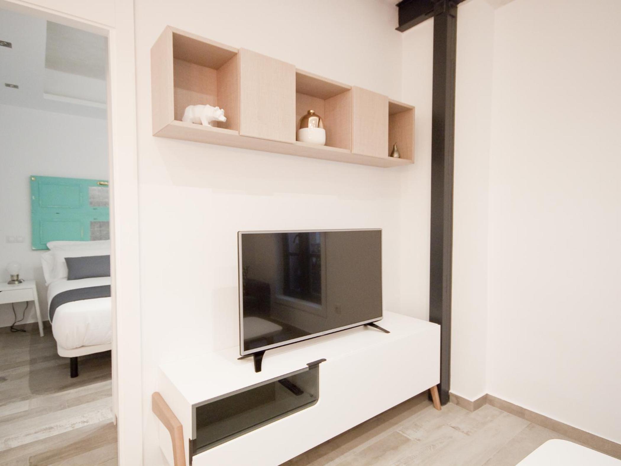 One-Bedroom Apartment photo 2