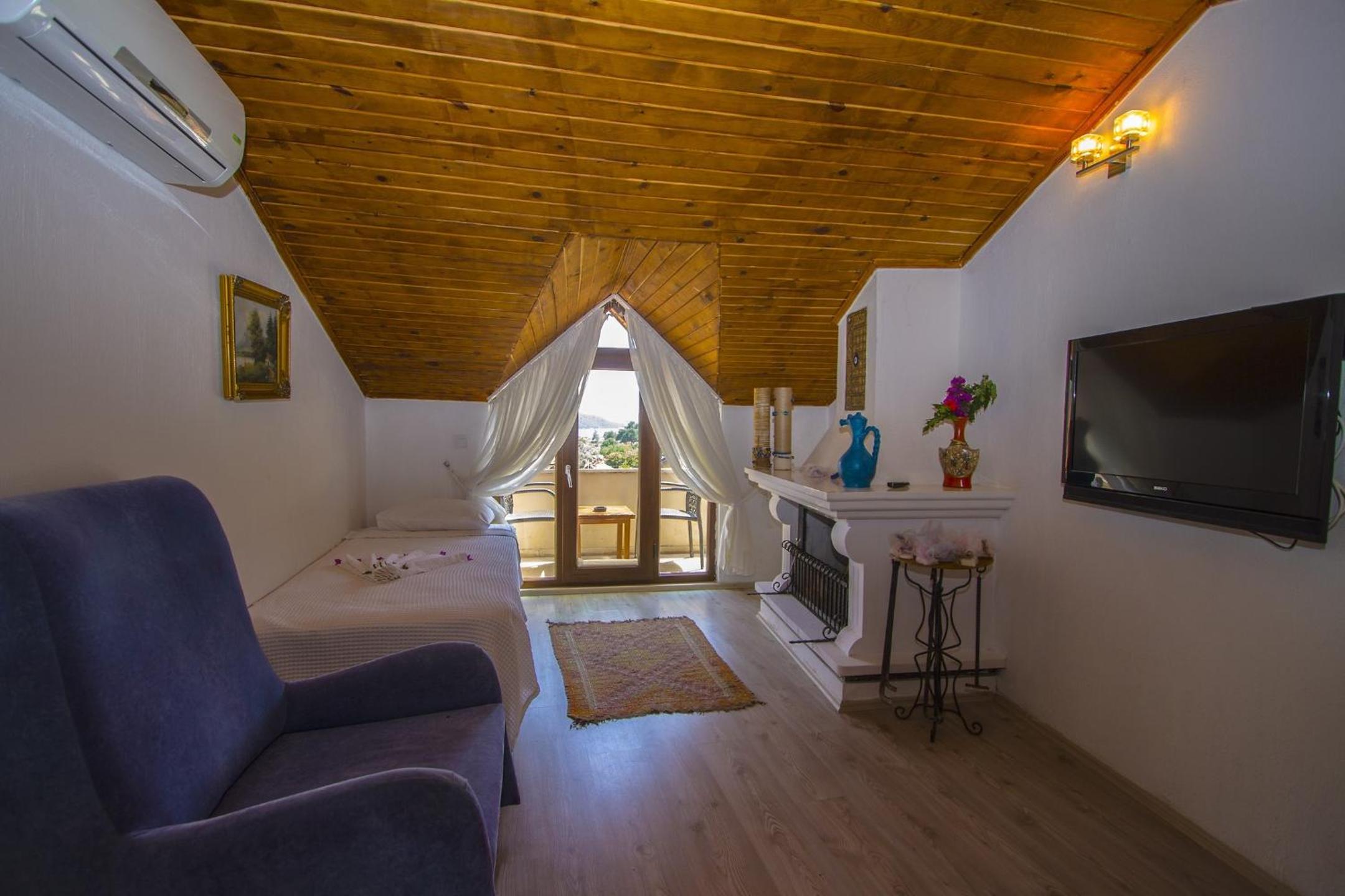 Deluxe Suite with Sea View photo 2