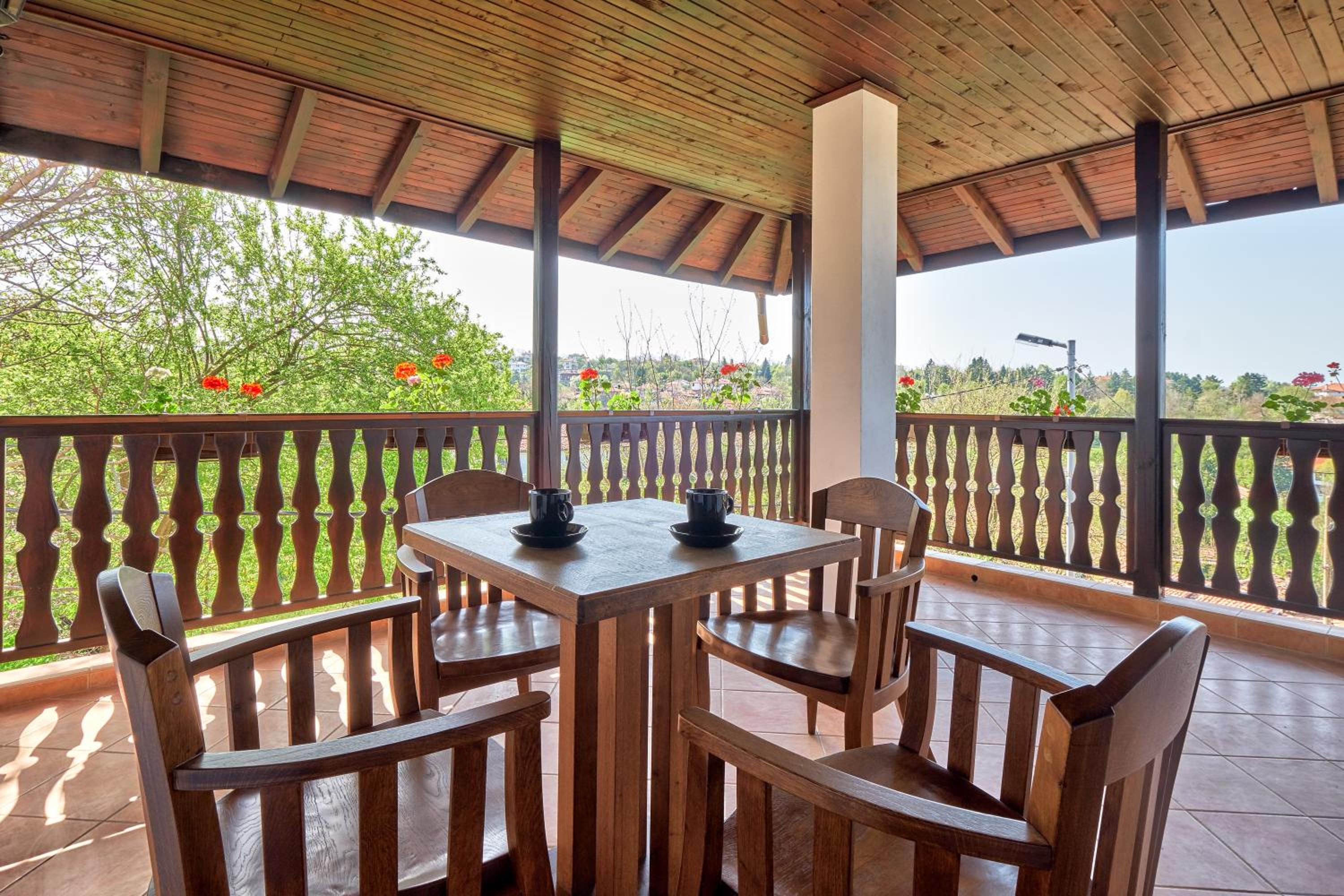 Apartment with Terrace - Photo 5