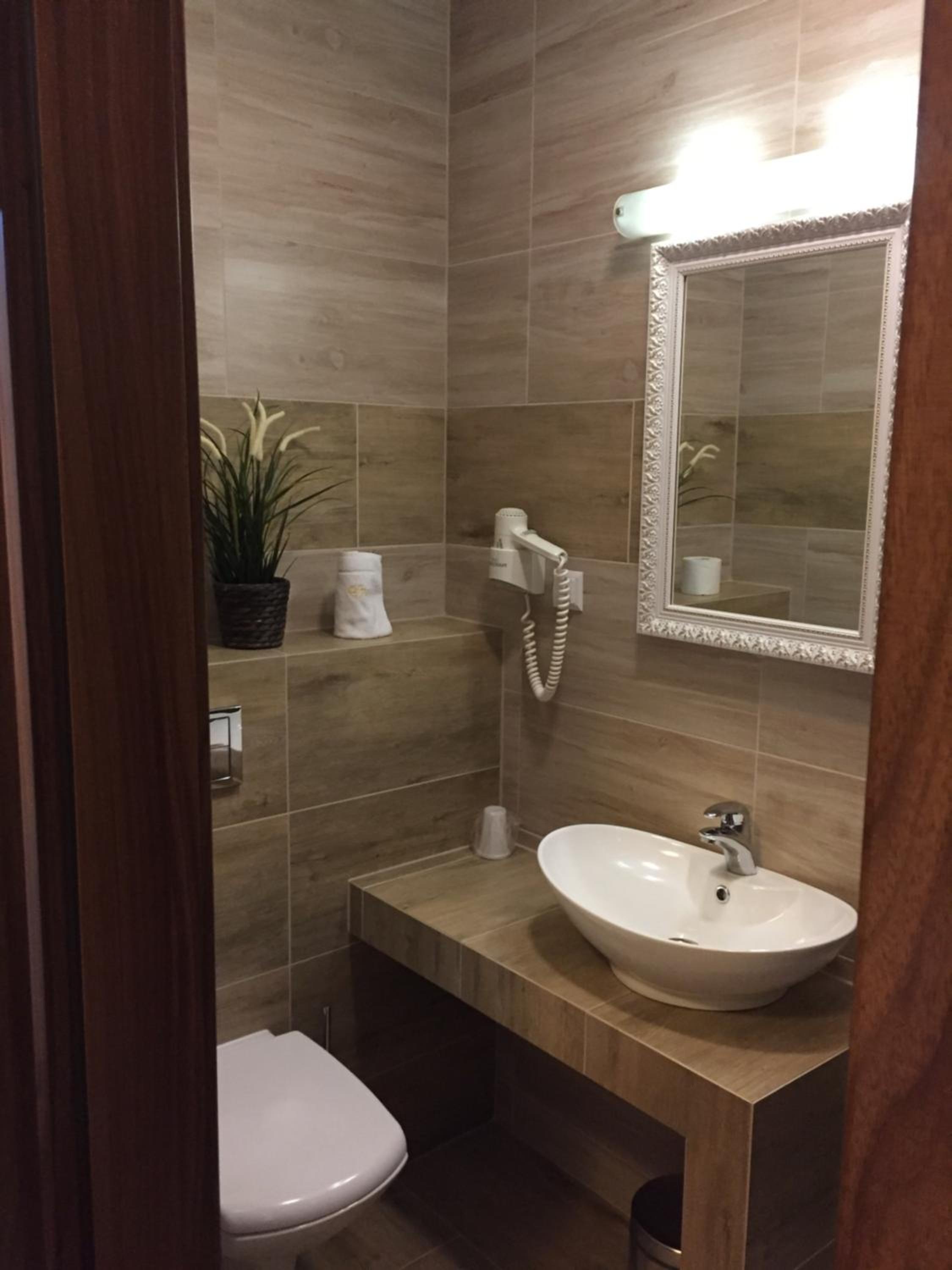 Budget Double Room - Photo 4