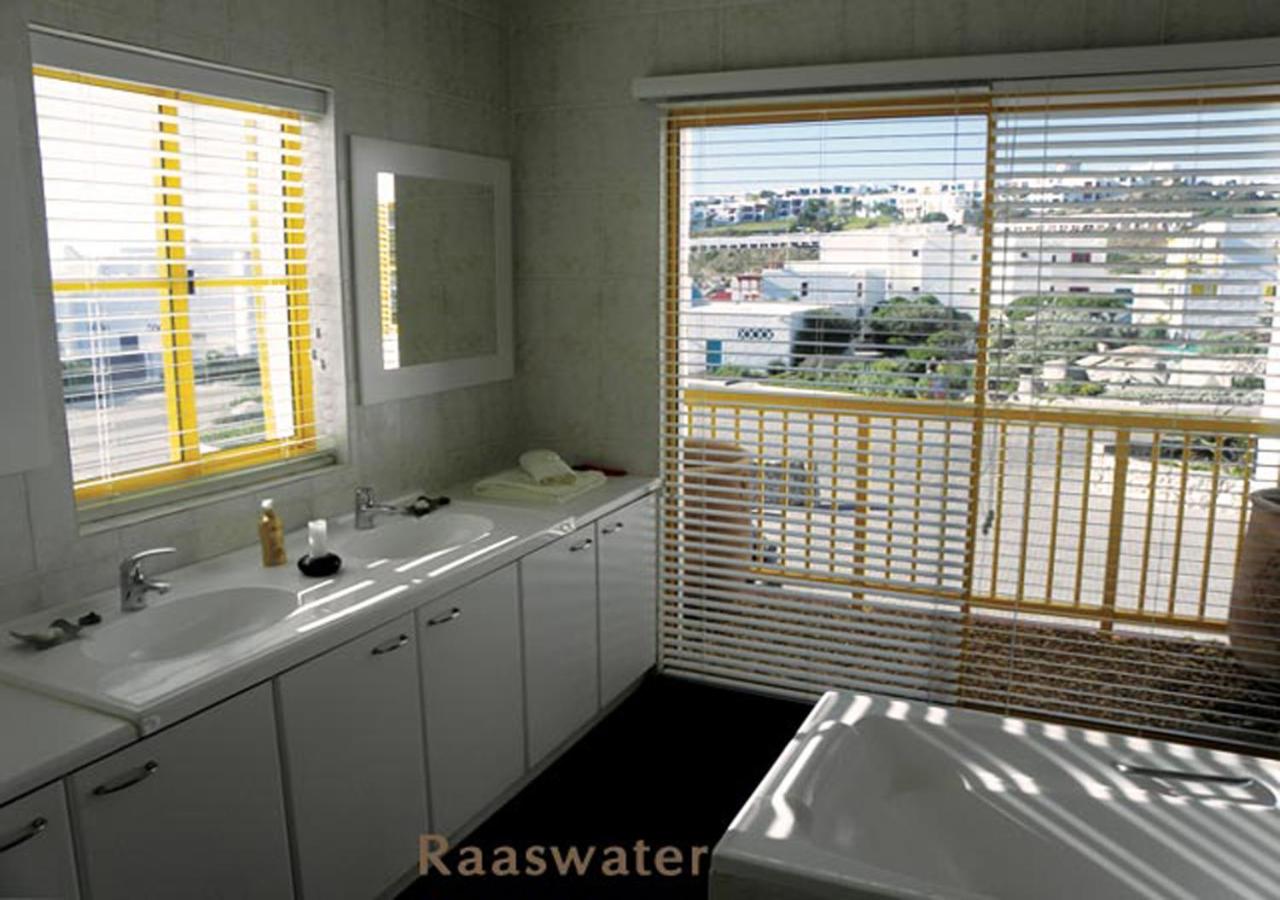 Queen Suite with Sea View - Photo 18