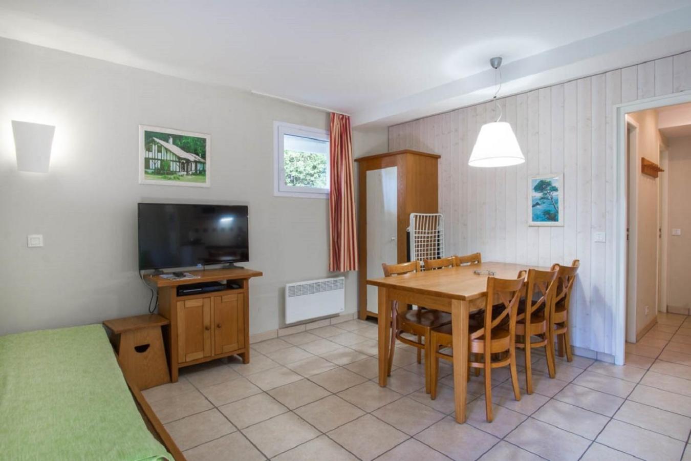 Select One-Bedroom Apartment (6 People)