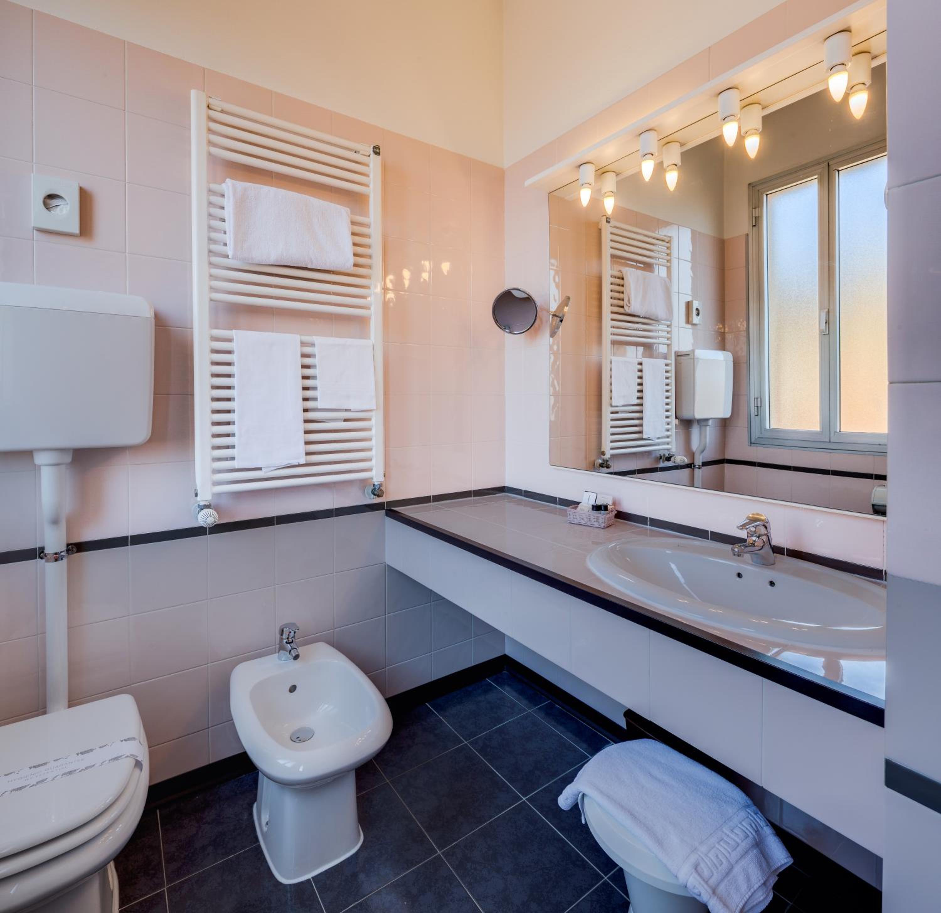 Standard Double Room - Photo 4
