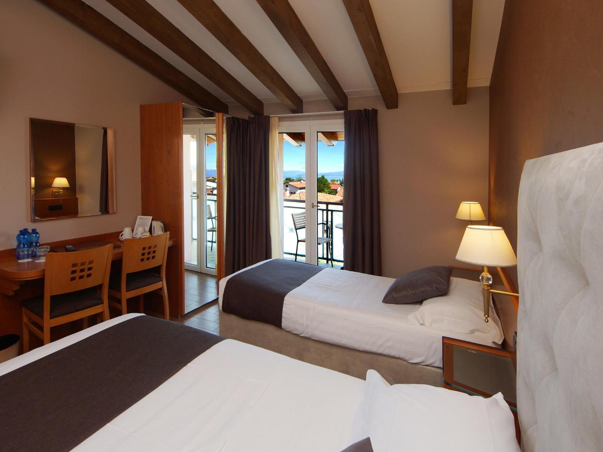 Triple Room with Balcony - Photo 3