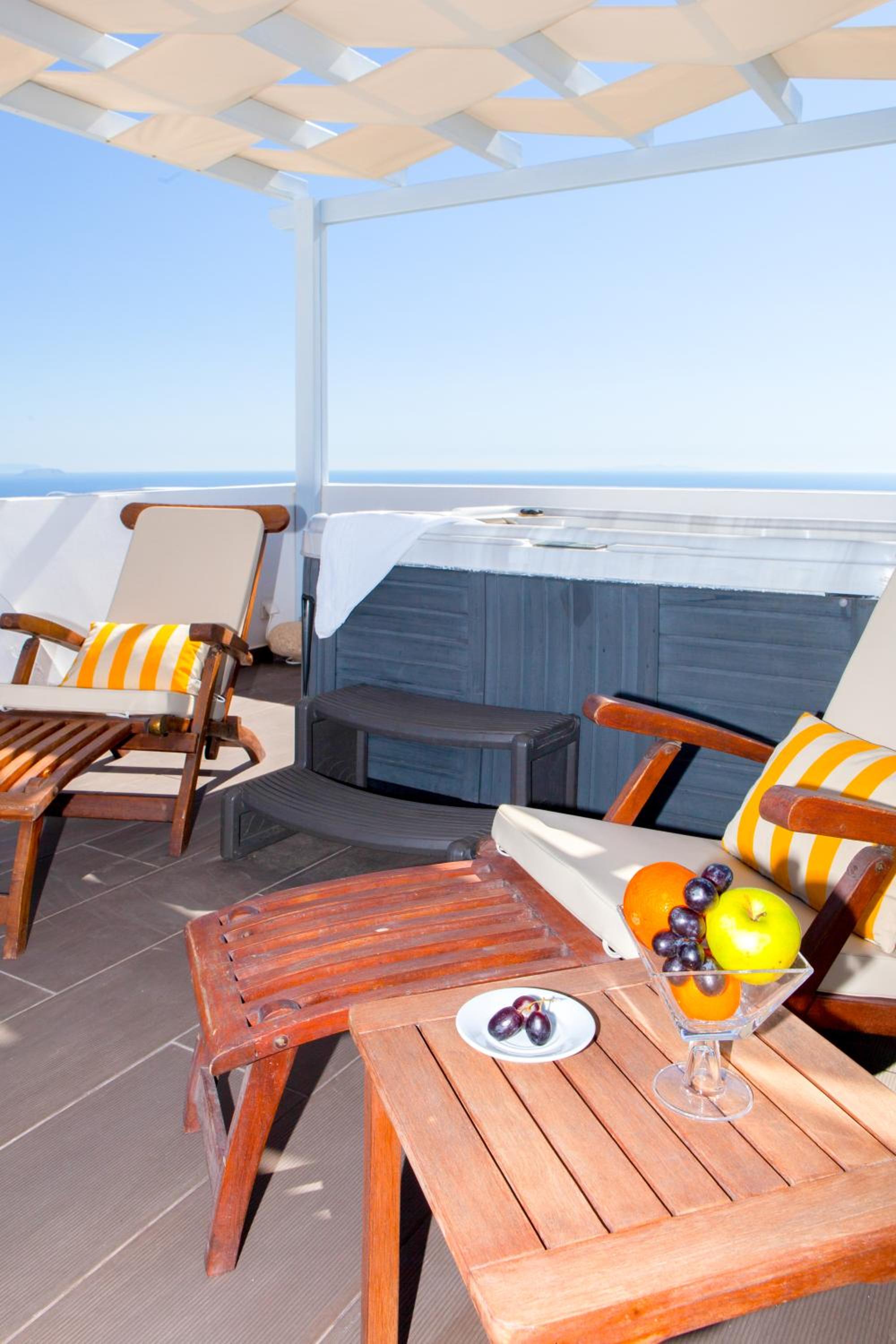 Deluxe Apartment with Outdoor Hot Tub, Caldera and Panoramic Sea View  photo 3