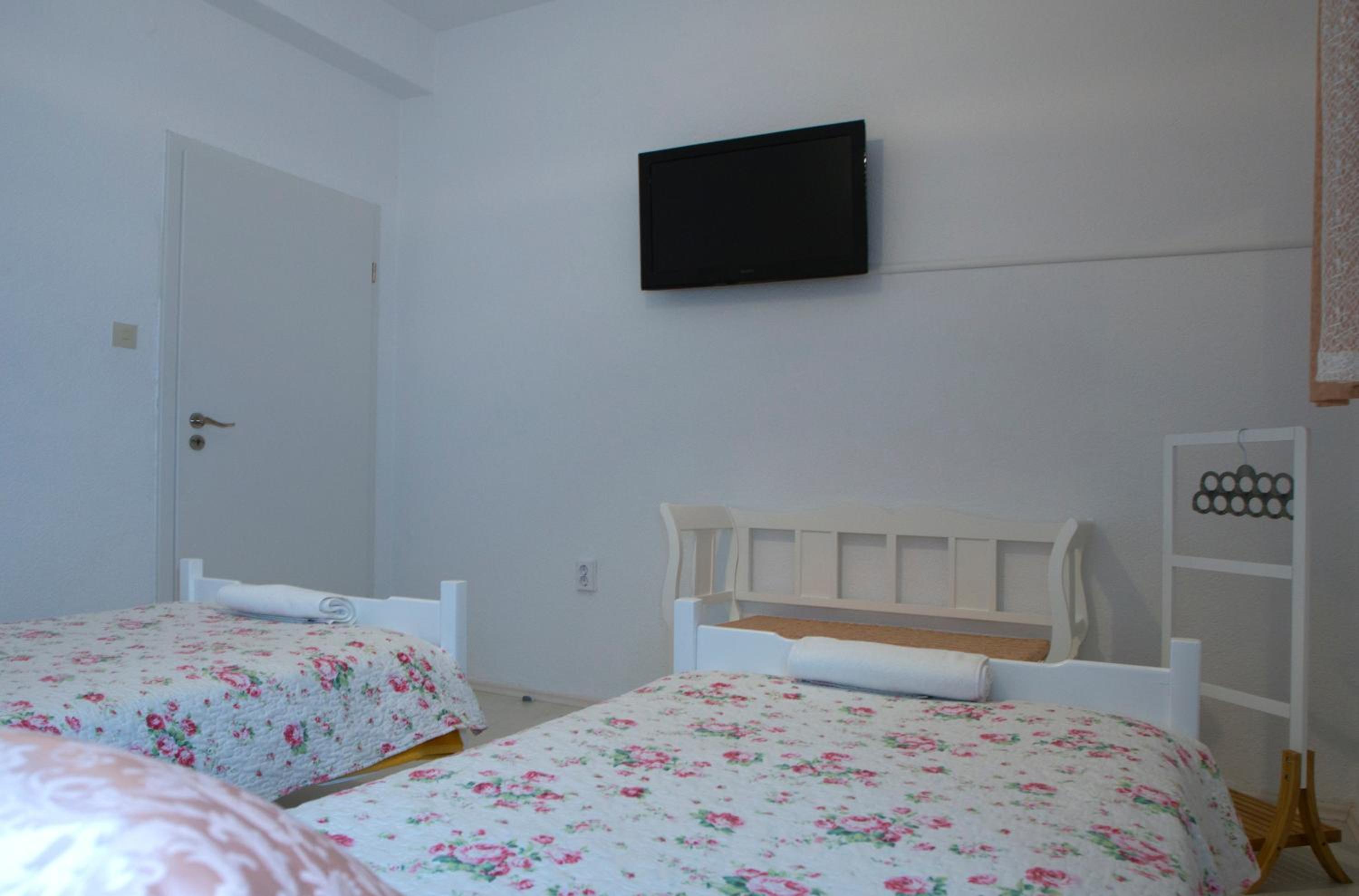 Twin Room - Photo 15