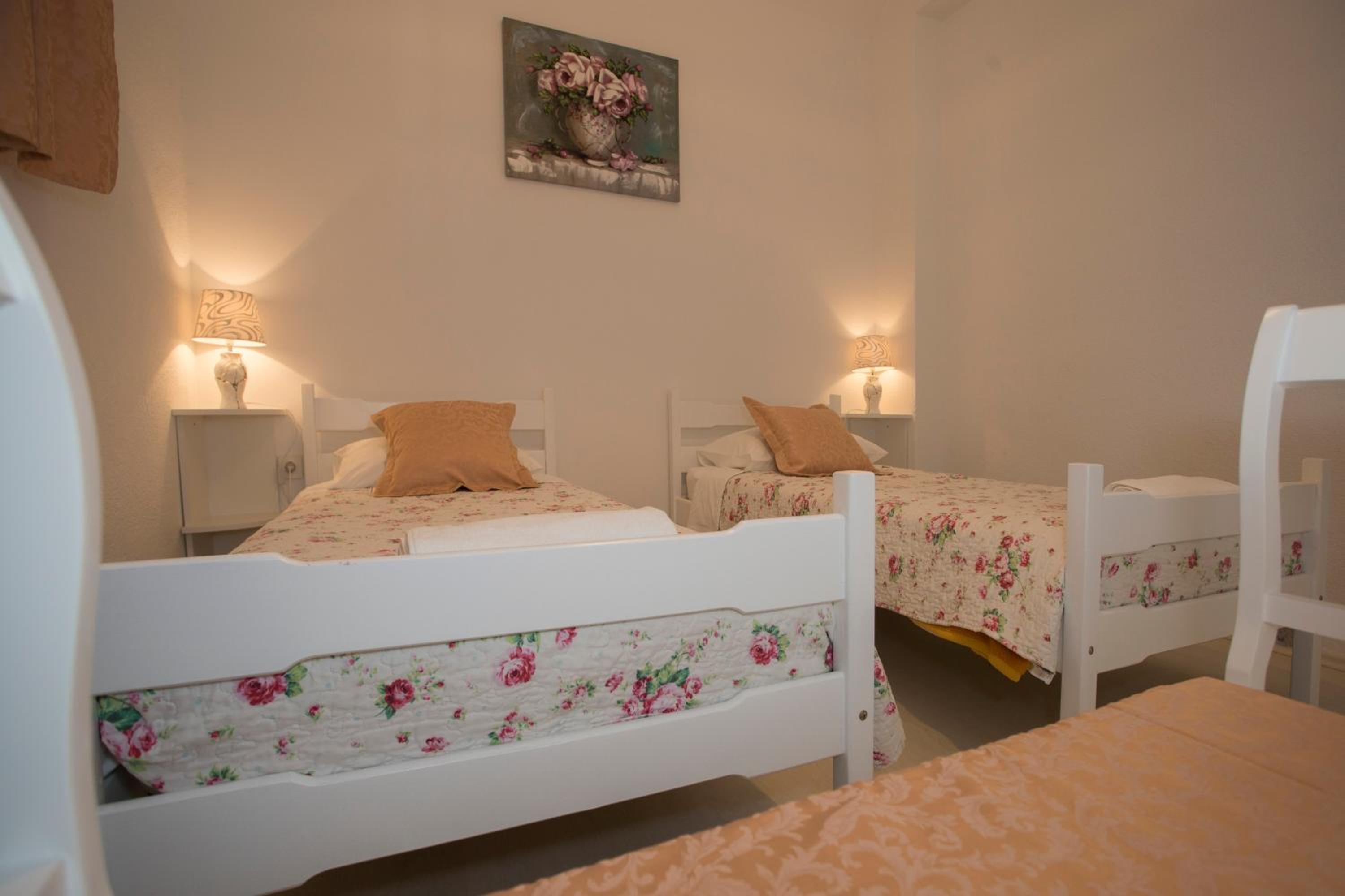 Twin Room - Photo 16