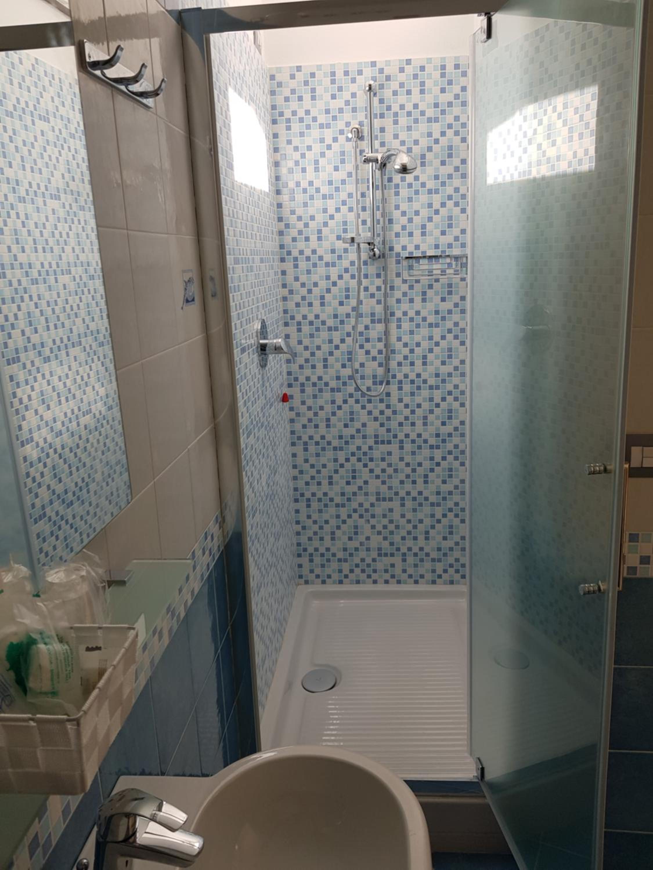 Double or Twin Room with Sea View - Photo 14