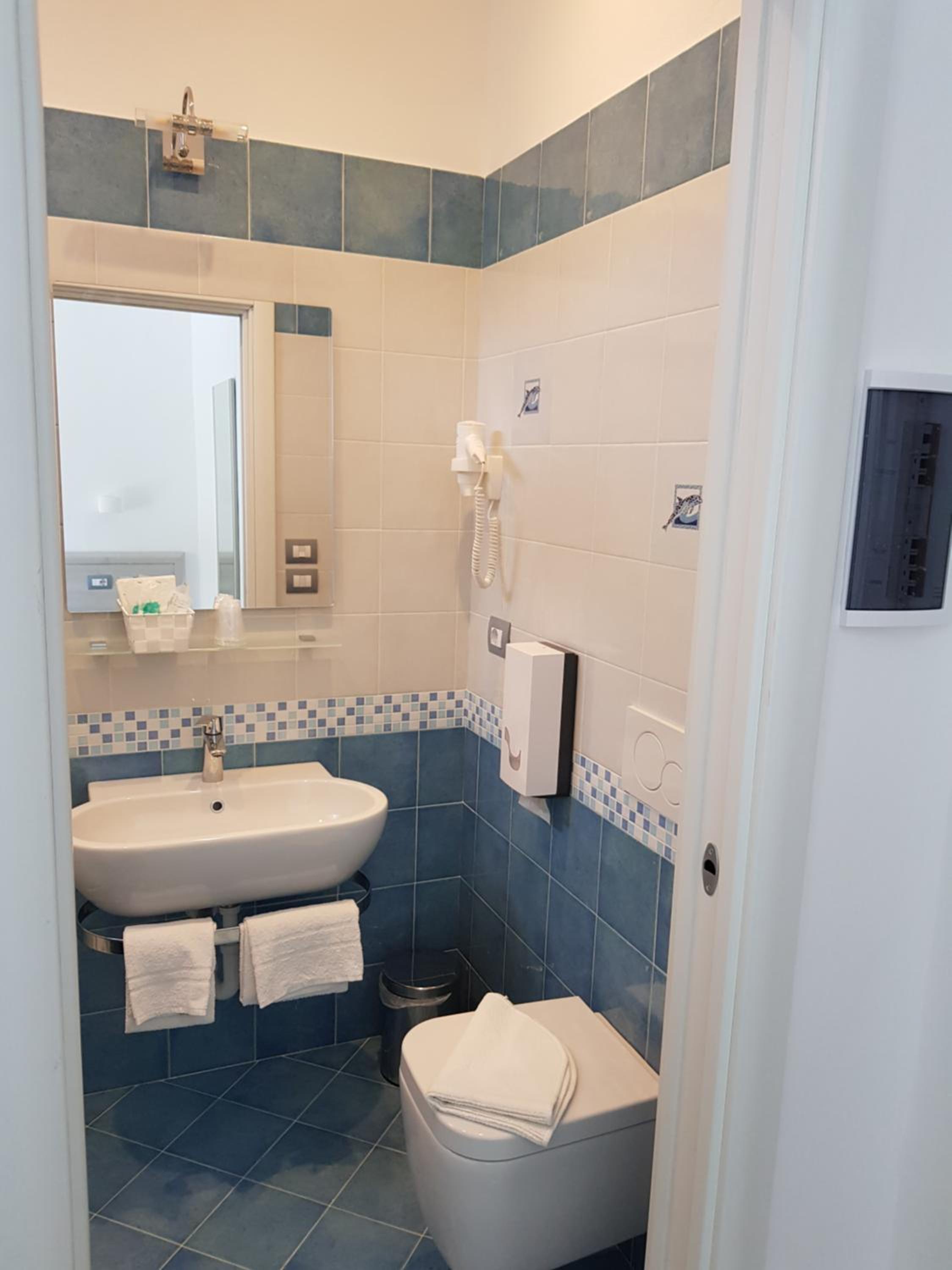 Superior Double Room with Sea View - Photo 4