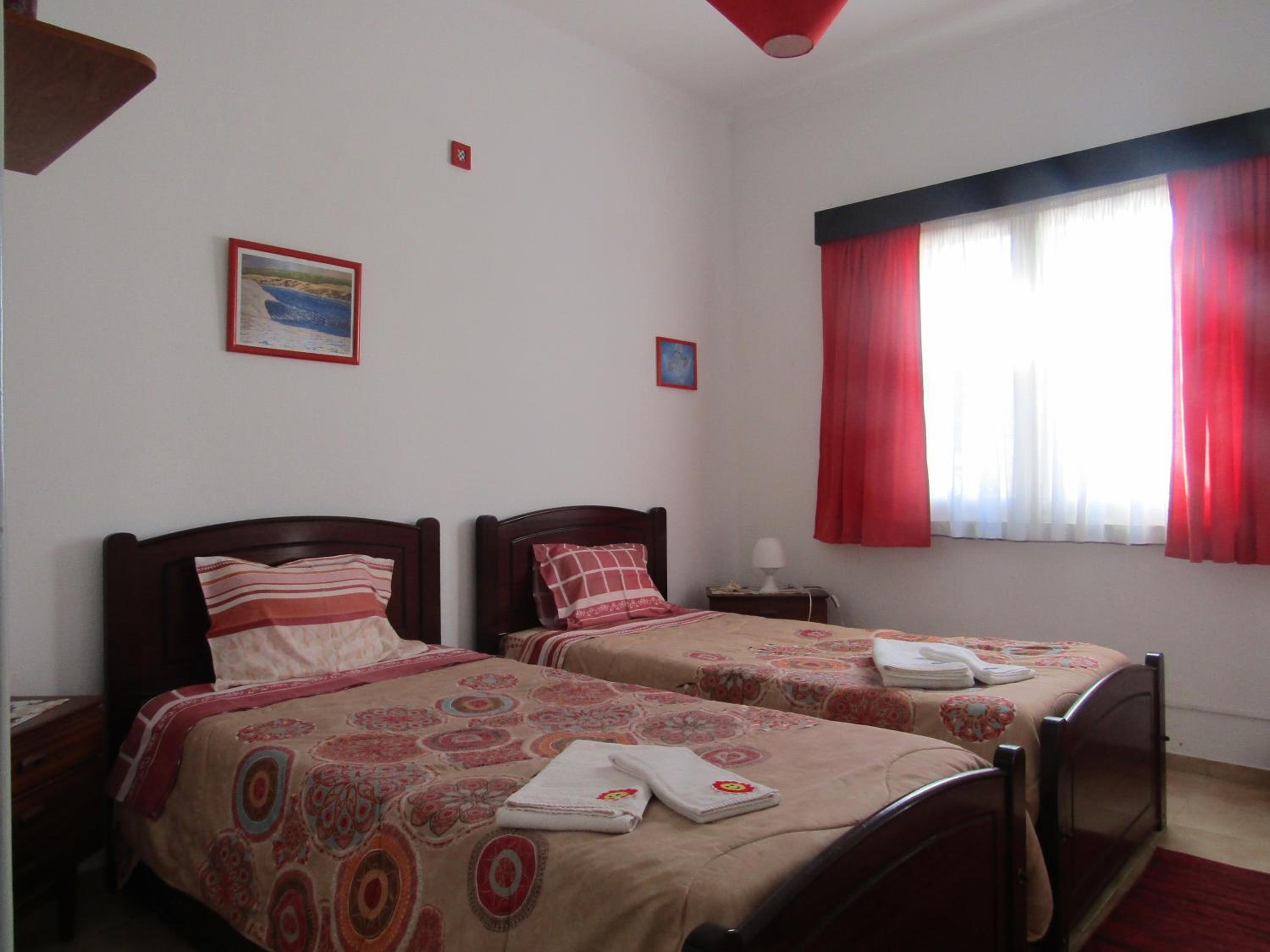 Standard Twin Room with Shared Bathroom photo 1
