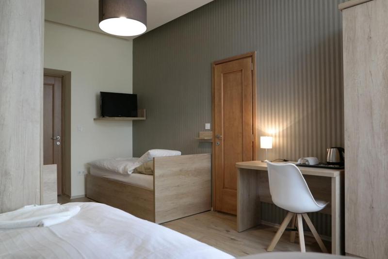 Triple Room with Bathroom - Photo 1