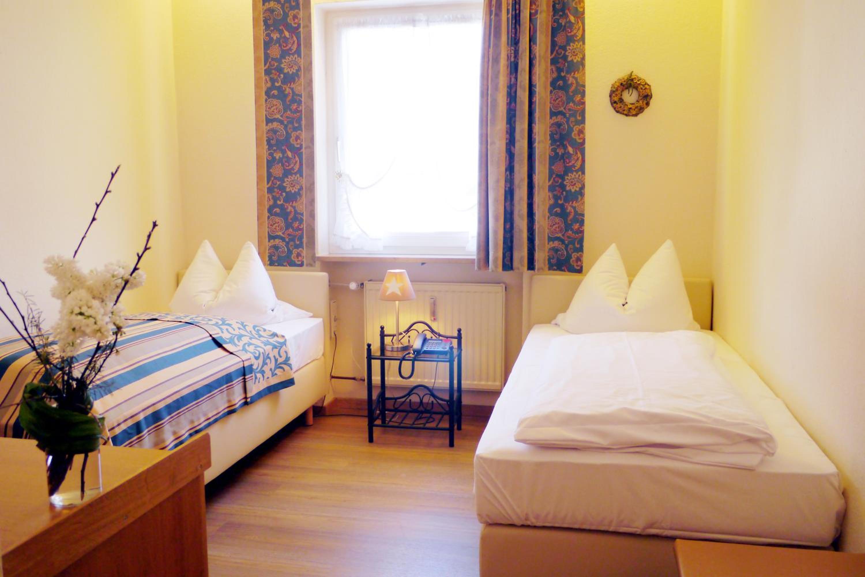 Twin Room - Photo 1