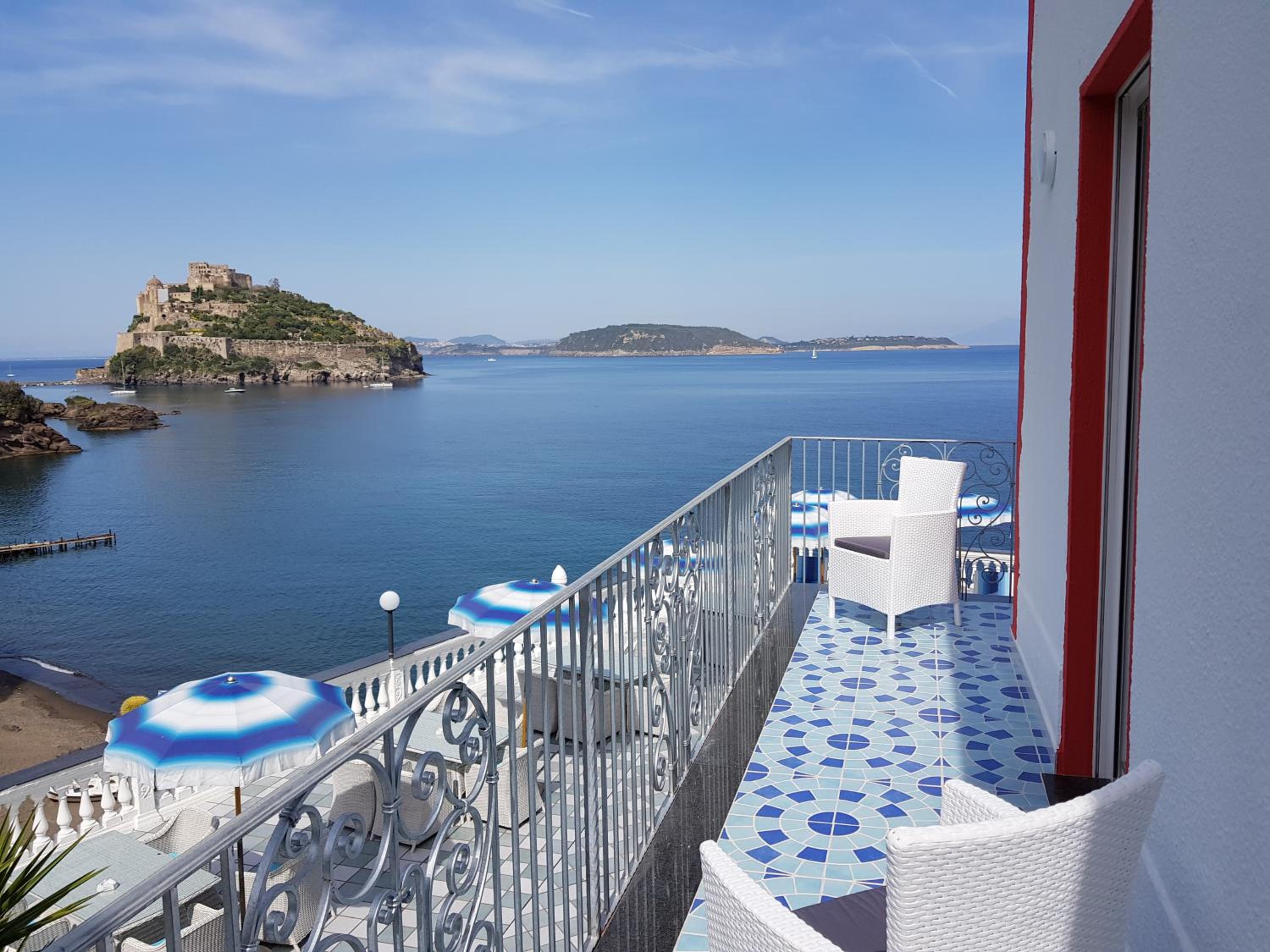 Superior Double Room with Sea View - Photo 3