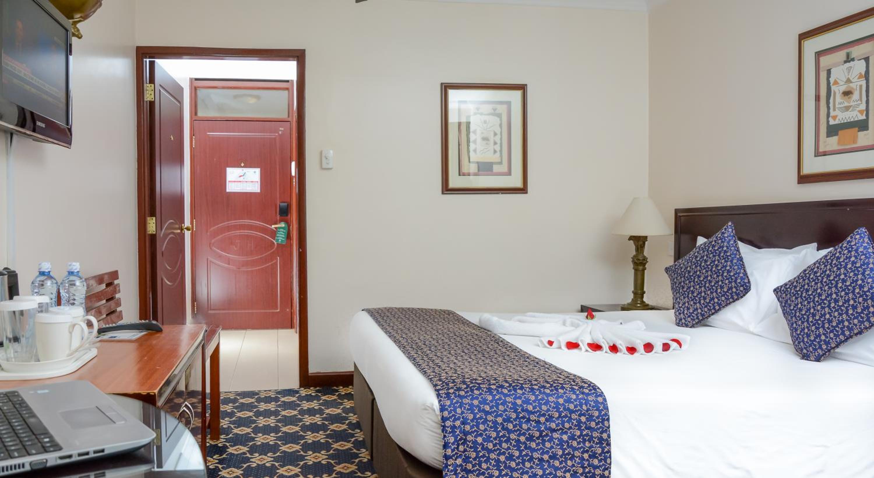 Standard Double Room - Photo 2