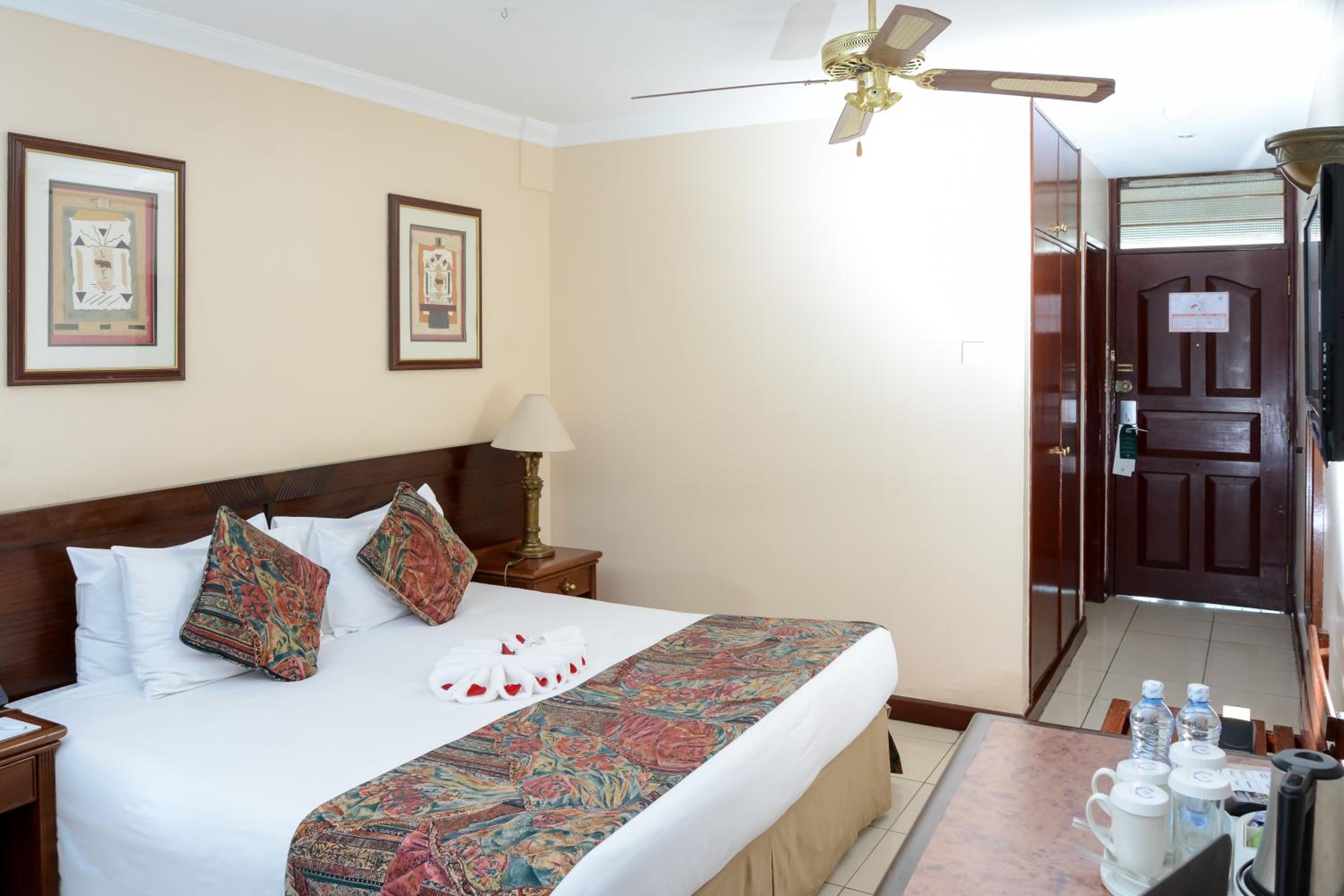 Standard Double Room - Photo 6