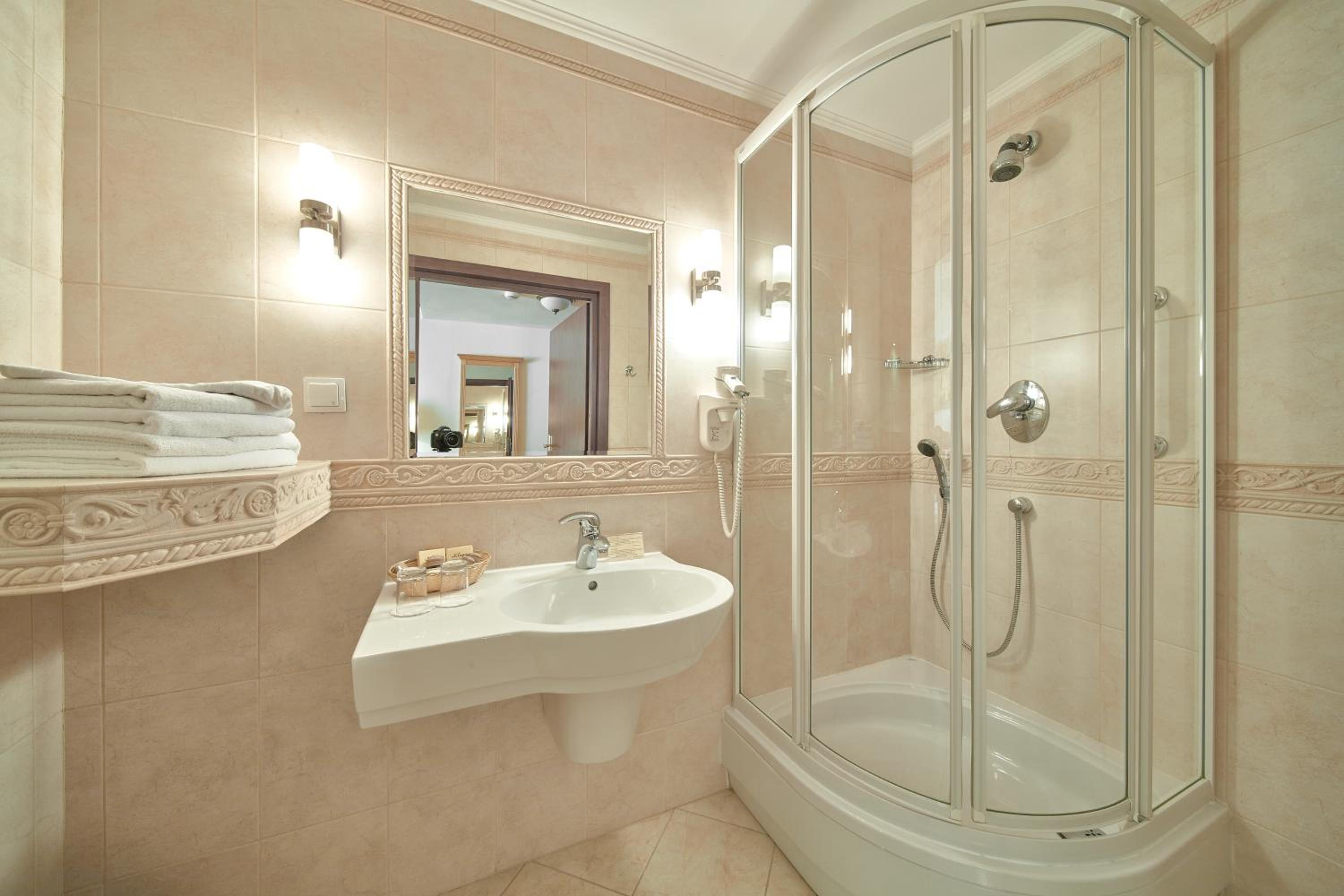 Standard Double Room - Photo 3