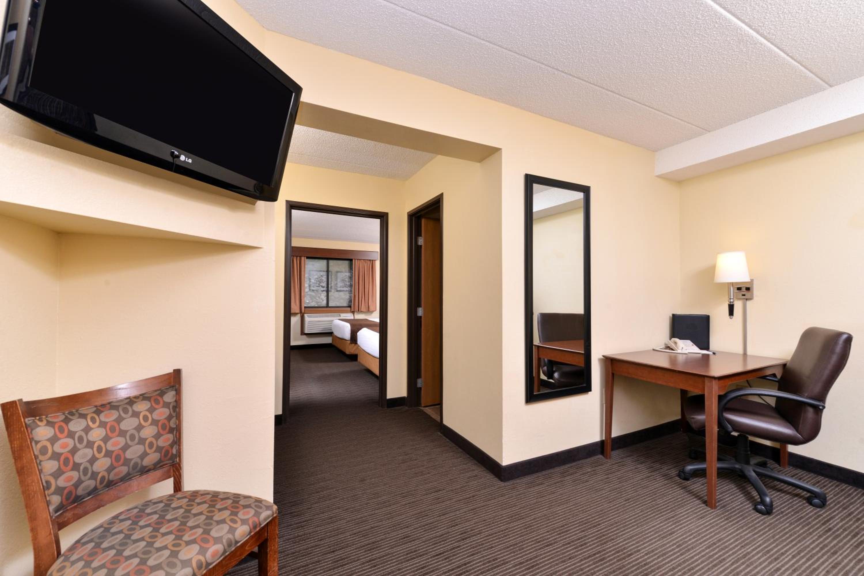 Suite with Two Queen Beds - Non-Smoking - Photo 2