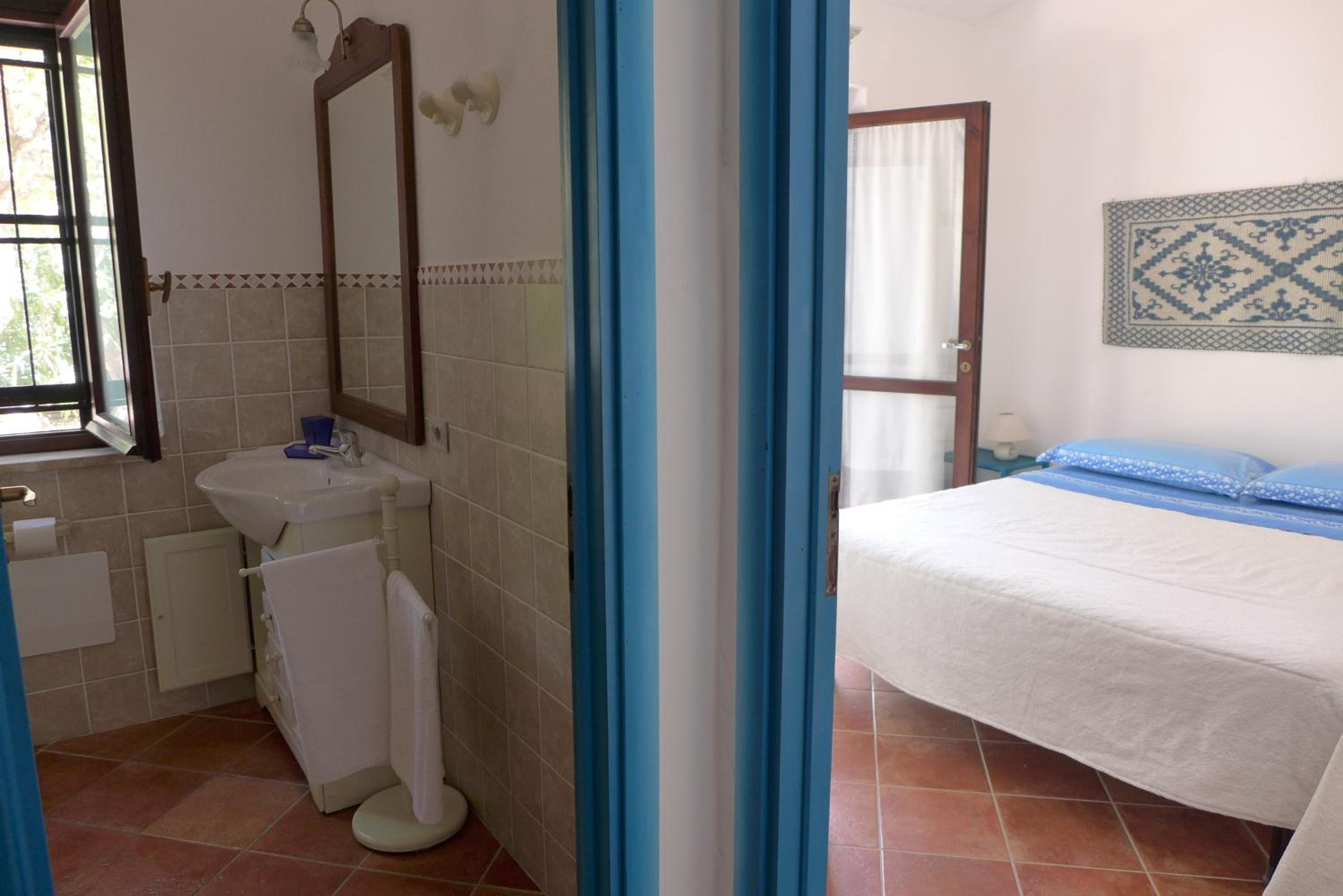 Double Room with Private External Bathroom photo 2