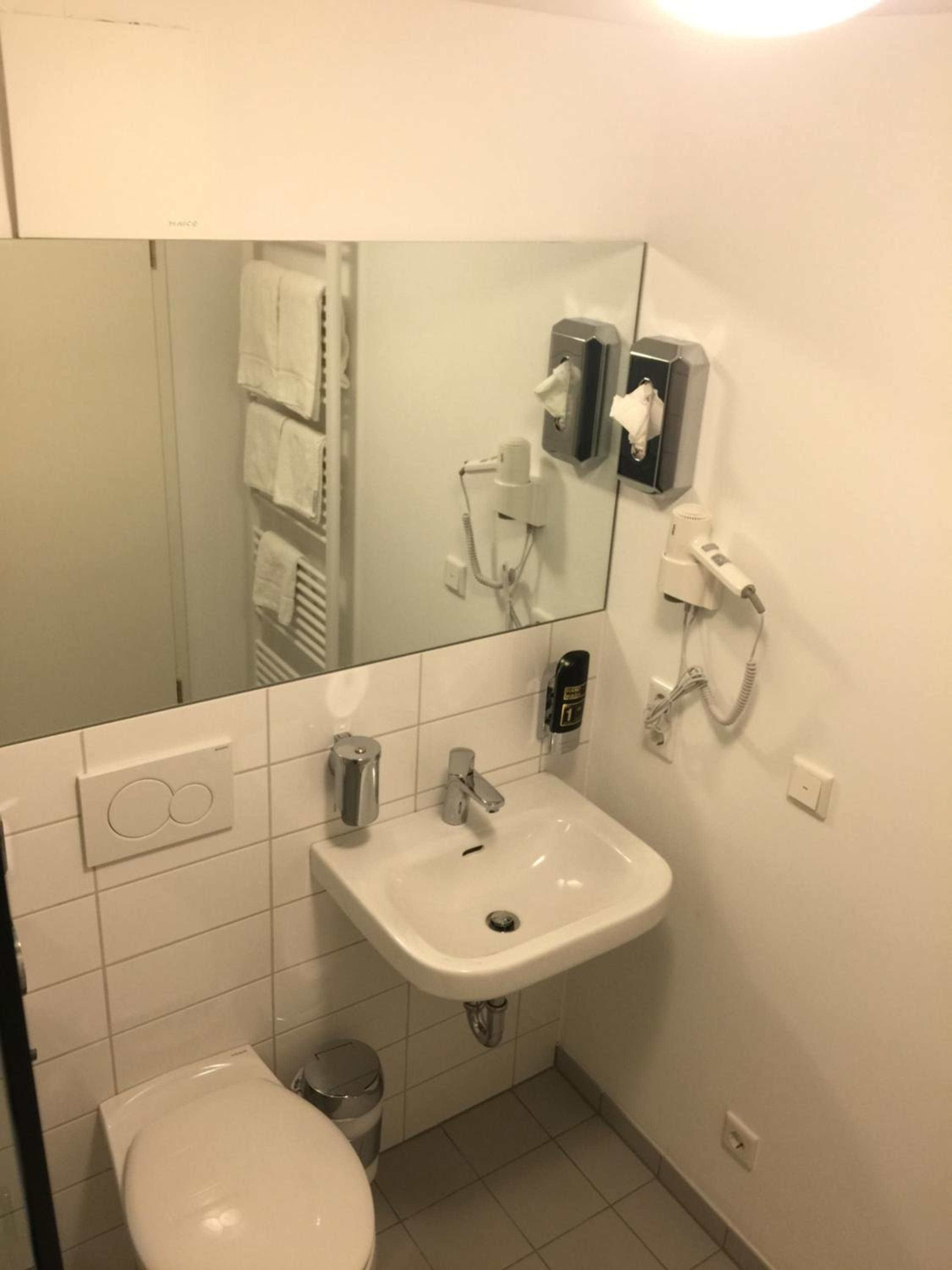 Double or Twin Room - Photo 3