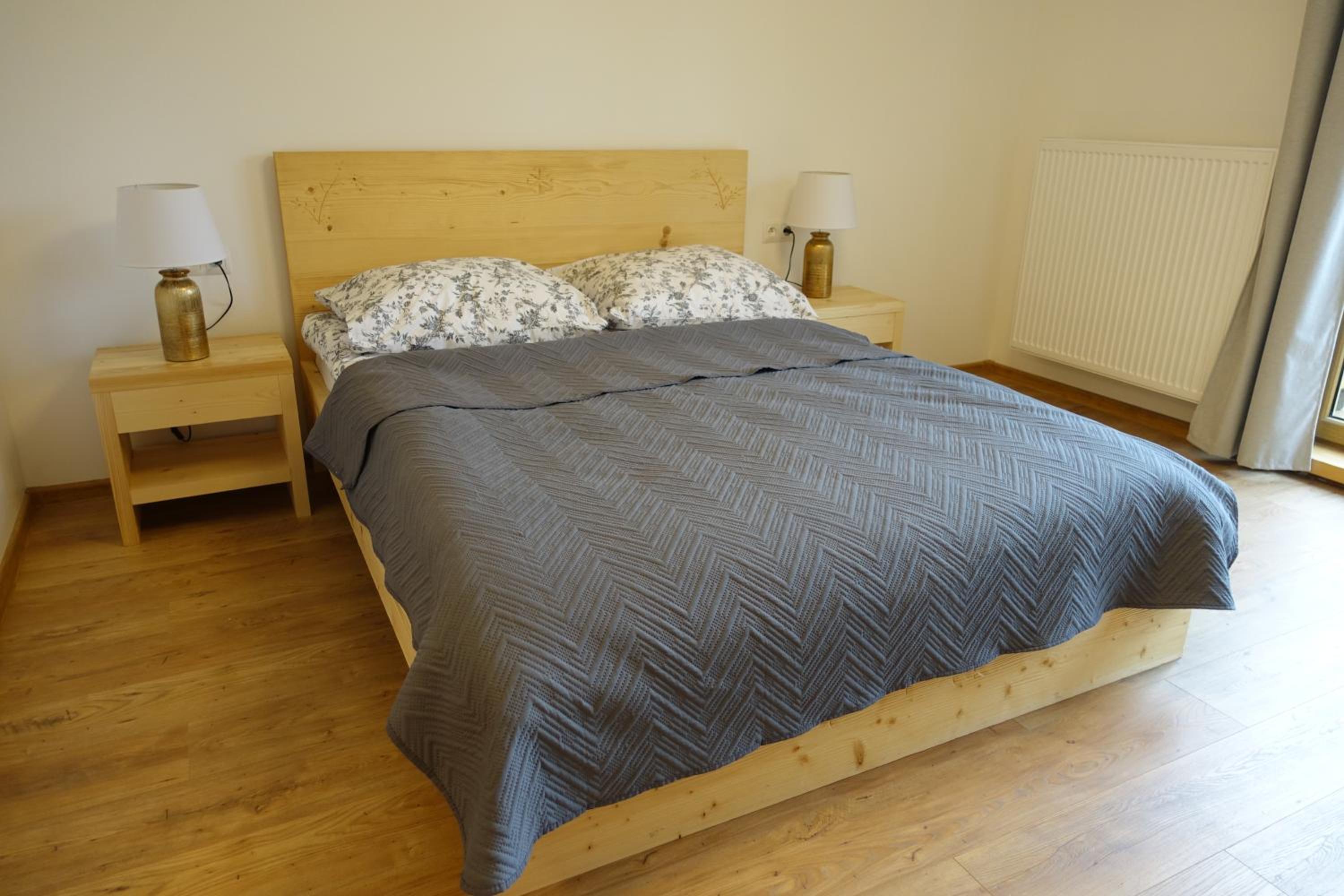 Deluxe King Room with Balcony - Photo 3