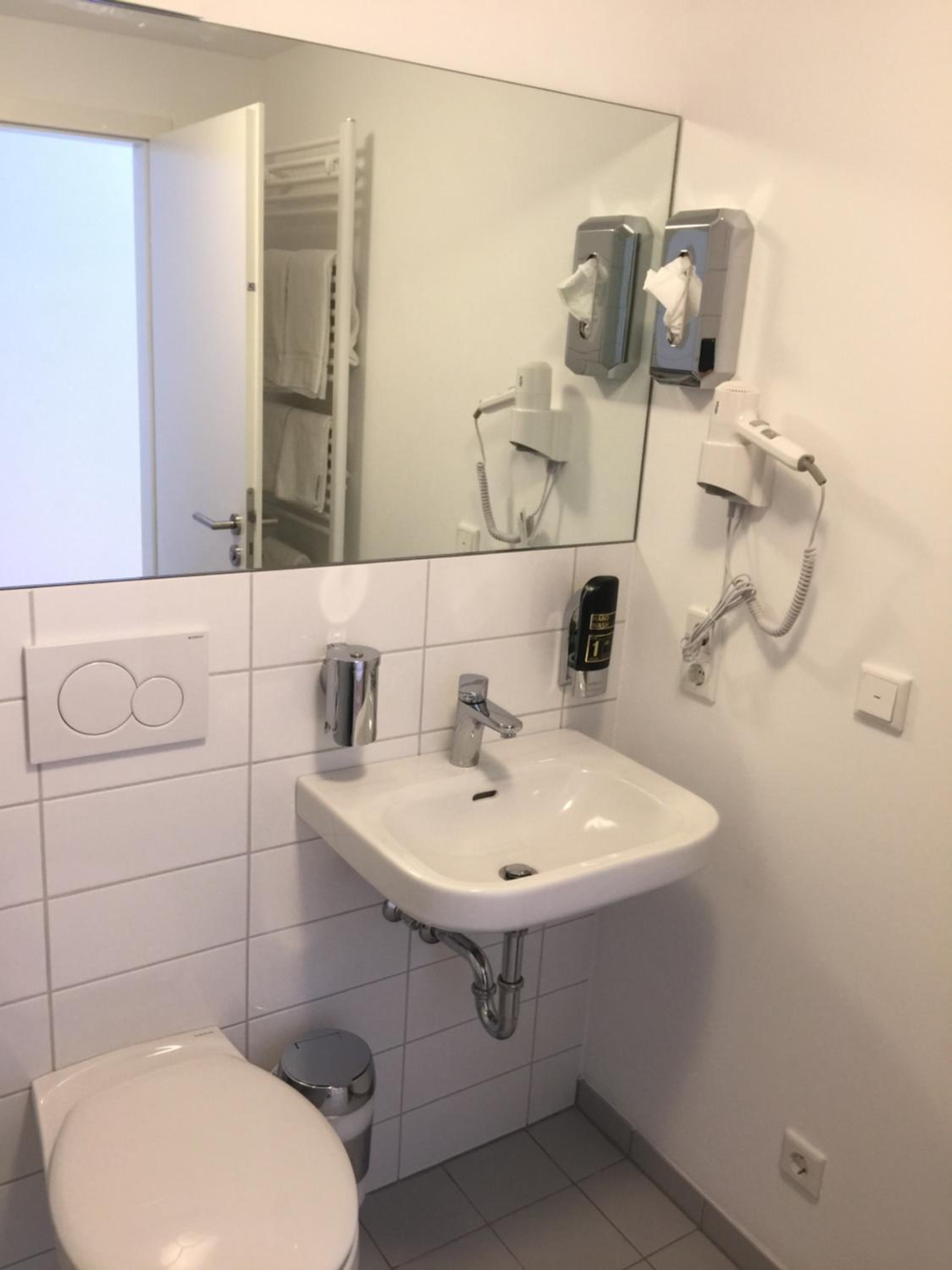 Single Room photo 3