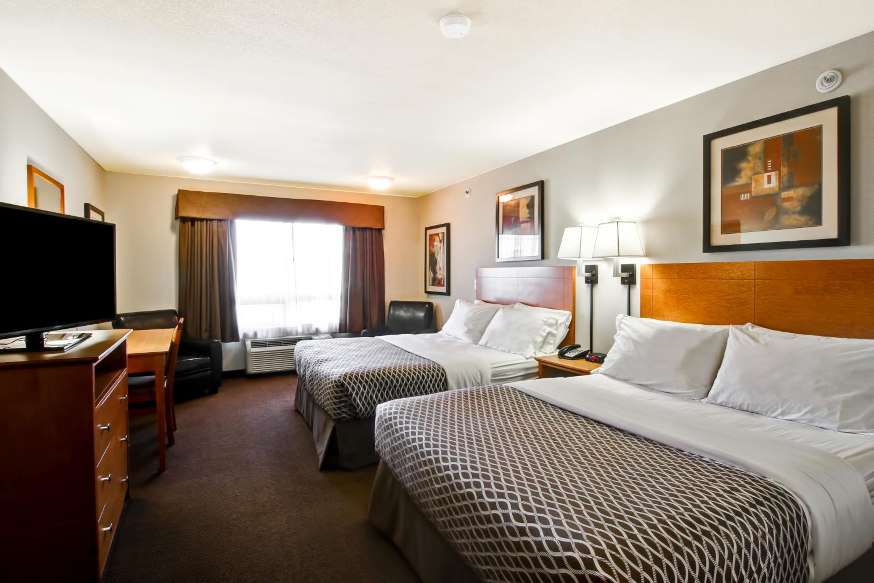 Queen Room with Two Queen Beds photo 1