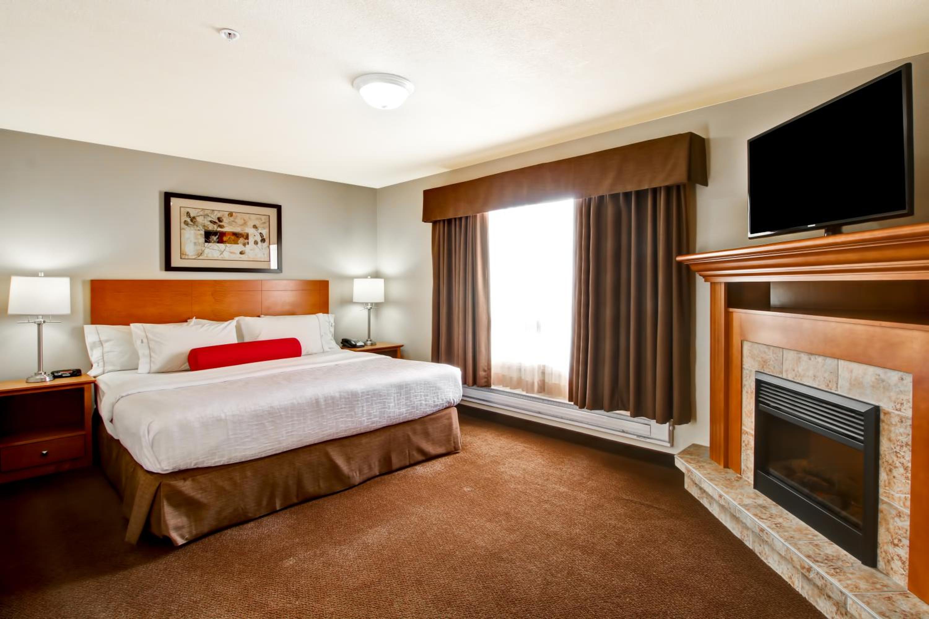 King Suite with Fireplace & Sofa Bed photo 2