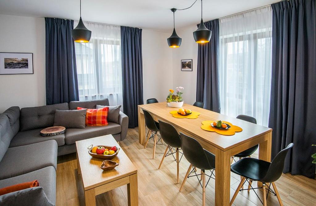 Deluxe Two-Bedroom Apartment with Fireplace, air conditioning and Balcony or Terrace - Photo 6