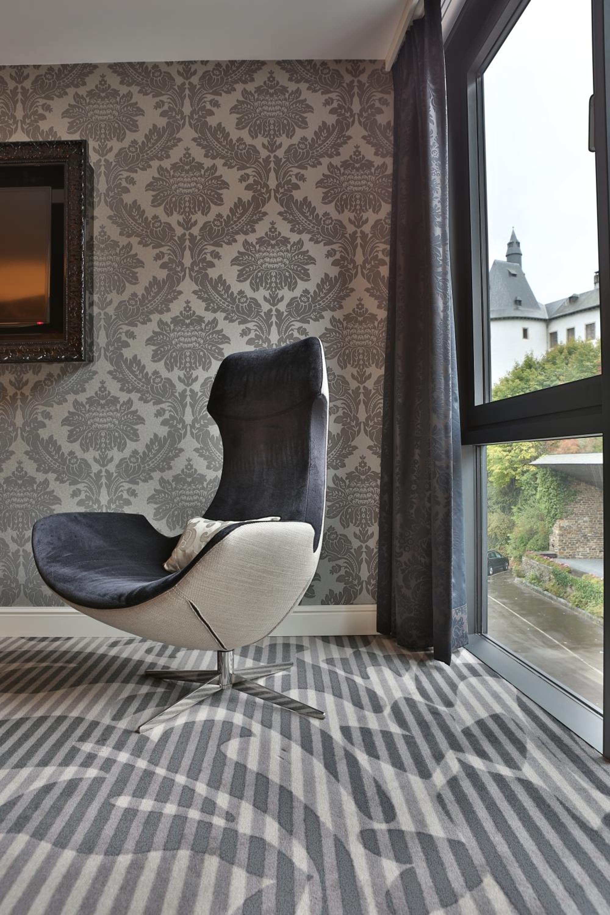 Suite - Photo 15