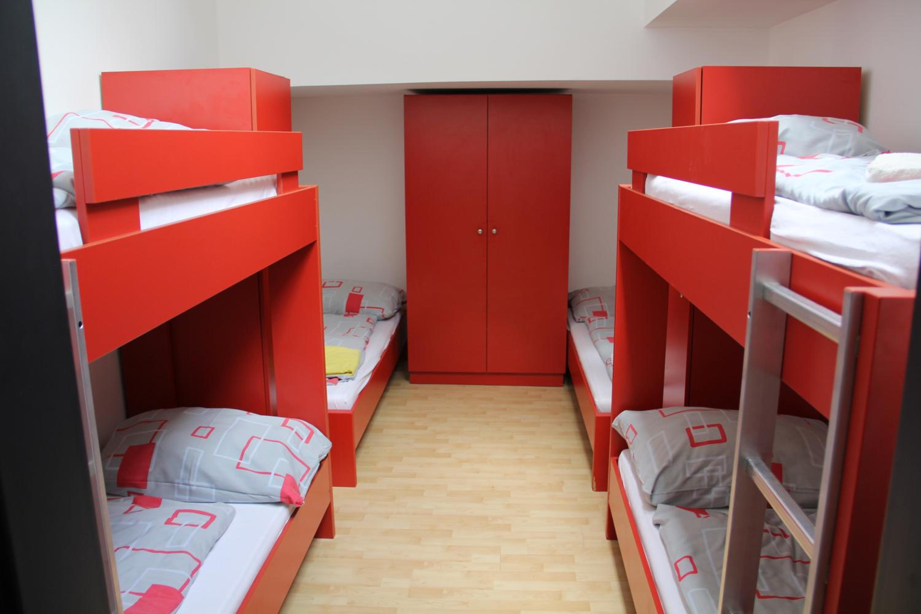 Sextuple Room with Shared Bathroom photo 1