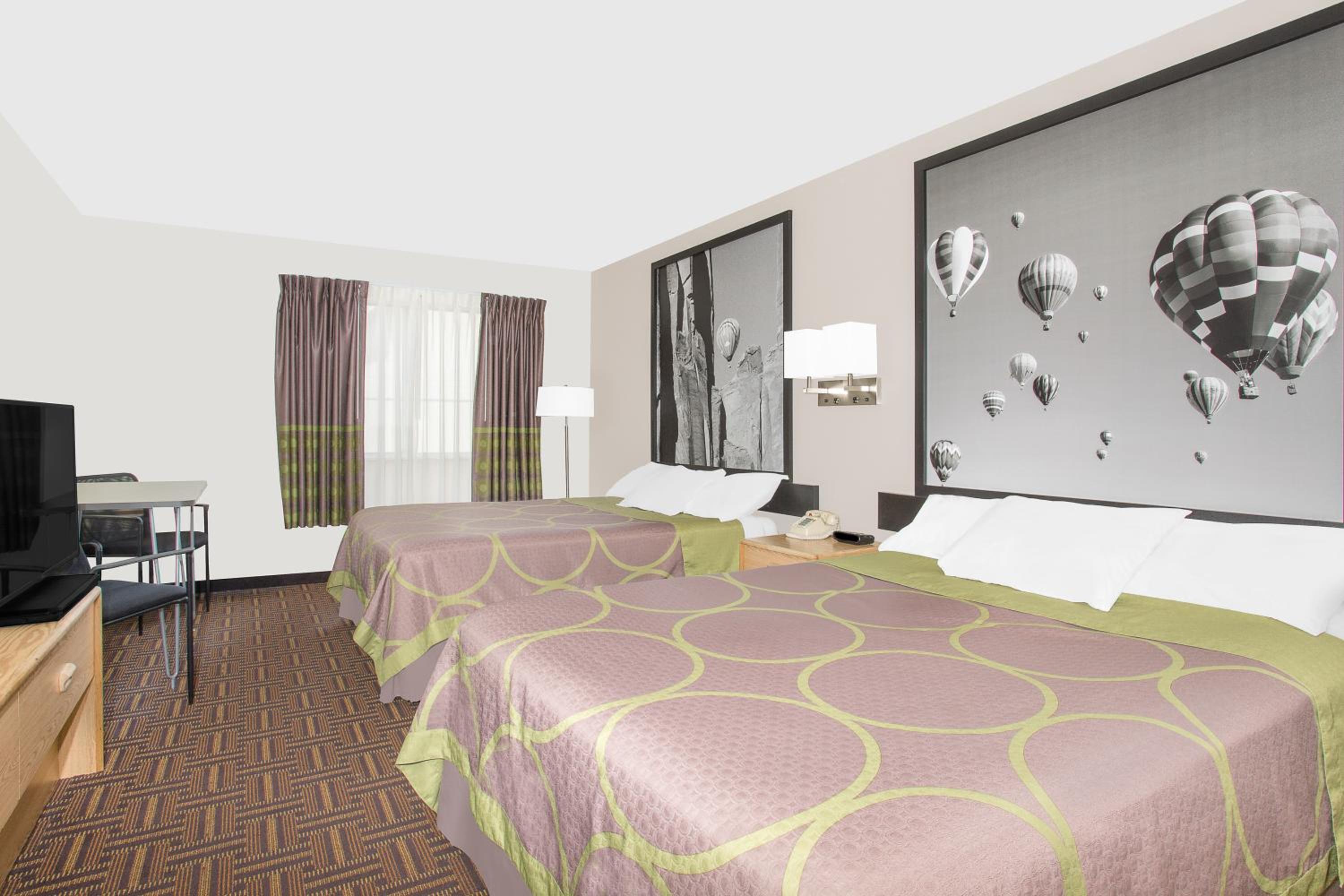 Queen Room with Two Queen Beds - Non-Smoking - Photo 1