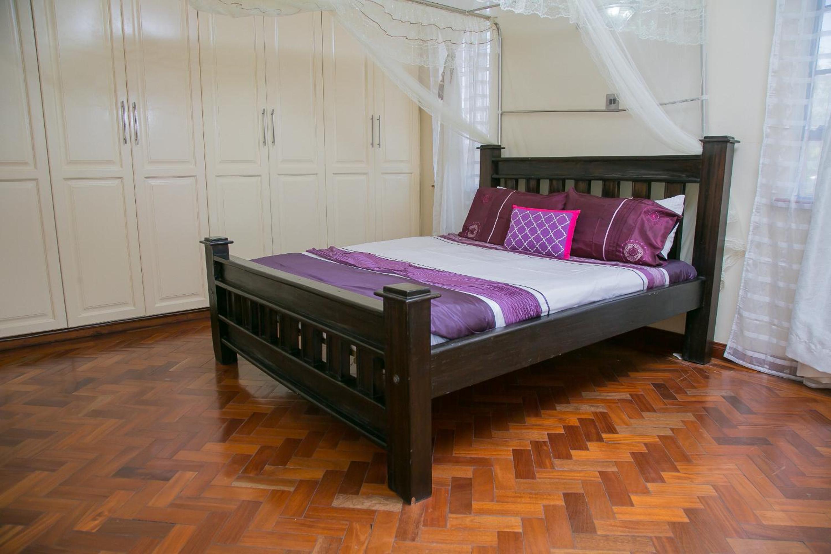 Deluxe Queen Room with Bathtub photo 3