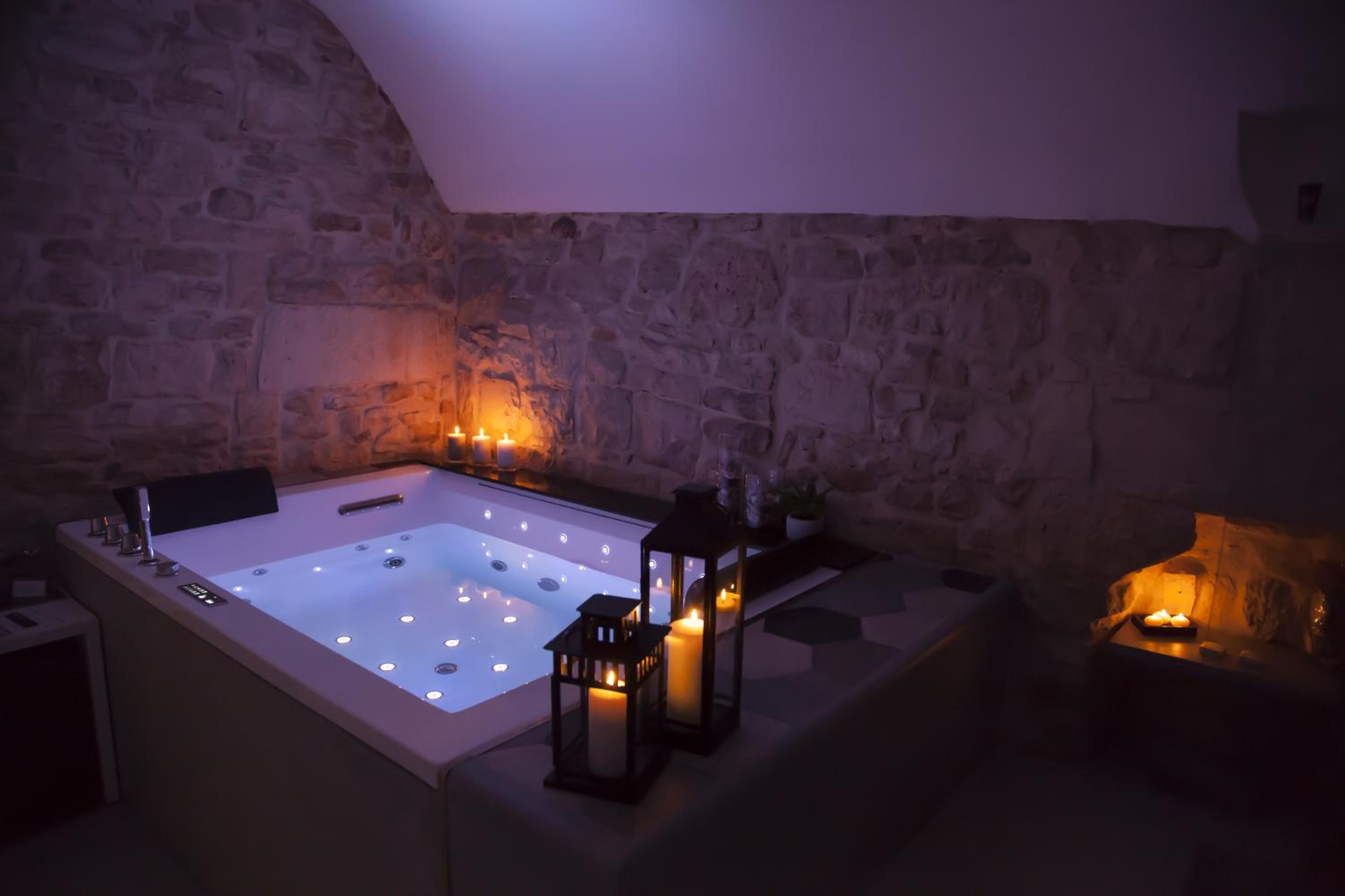 Double Room with Spa Bath - Photo 7