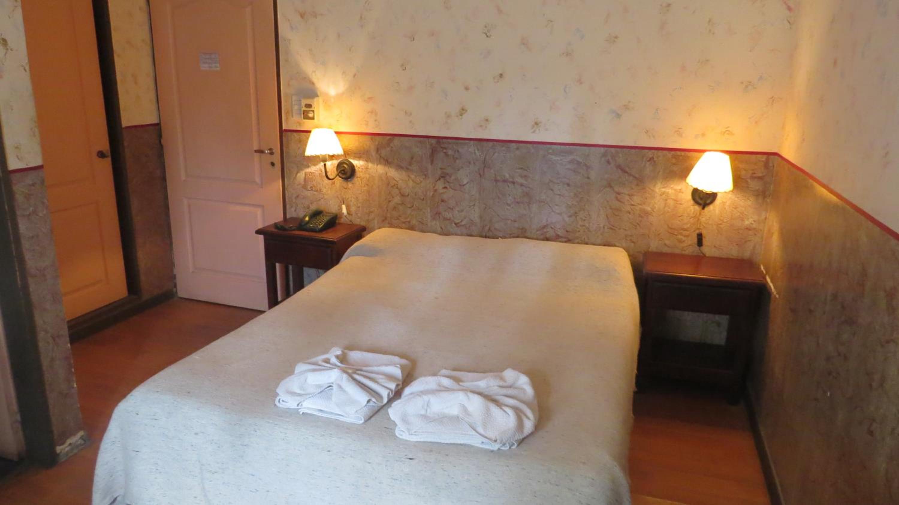 Standard Double or Twin Room photo 1