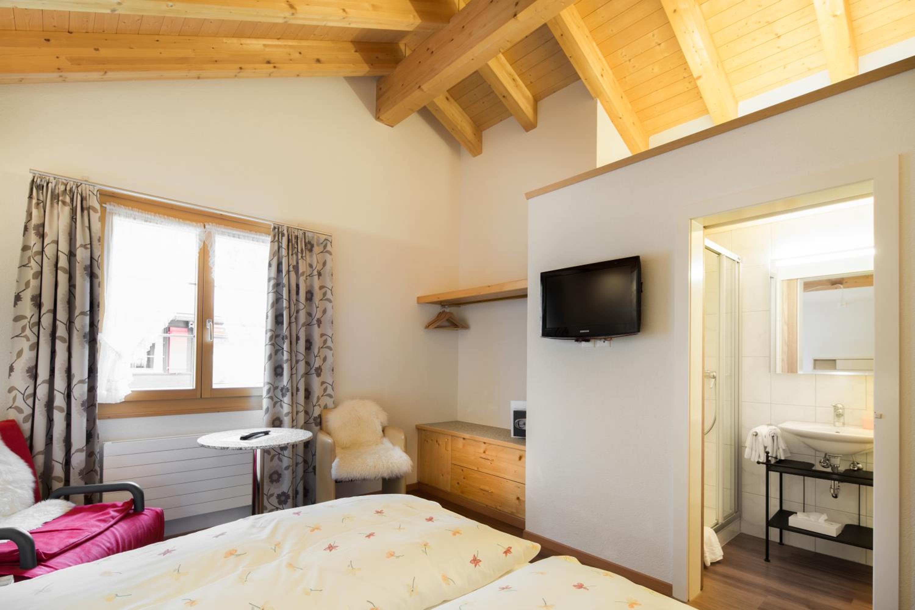 Economy Double Room - Photo 8